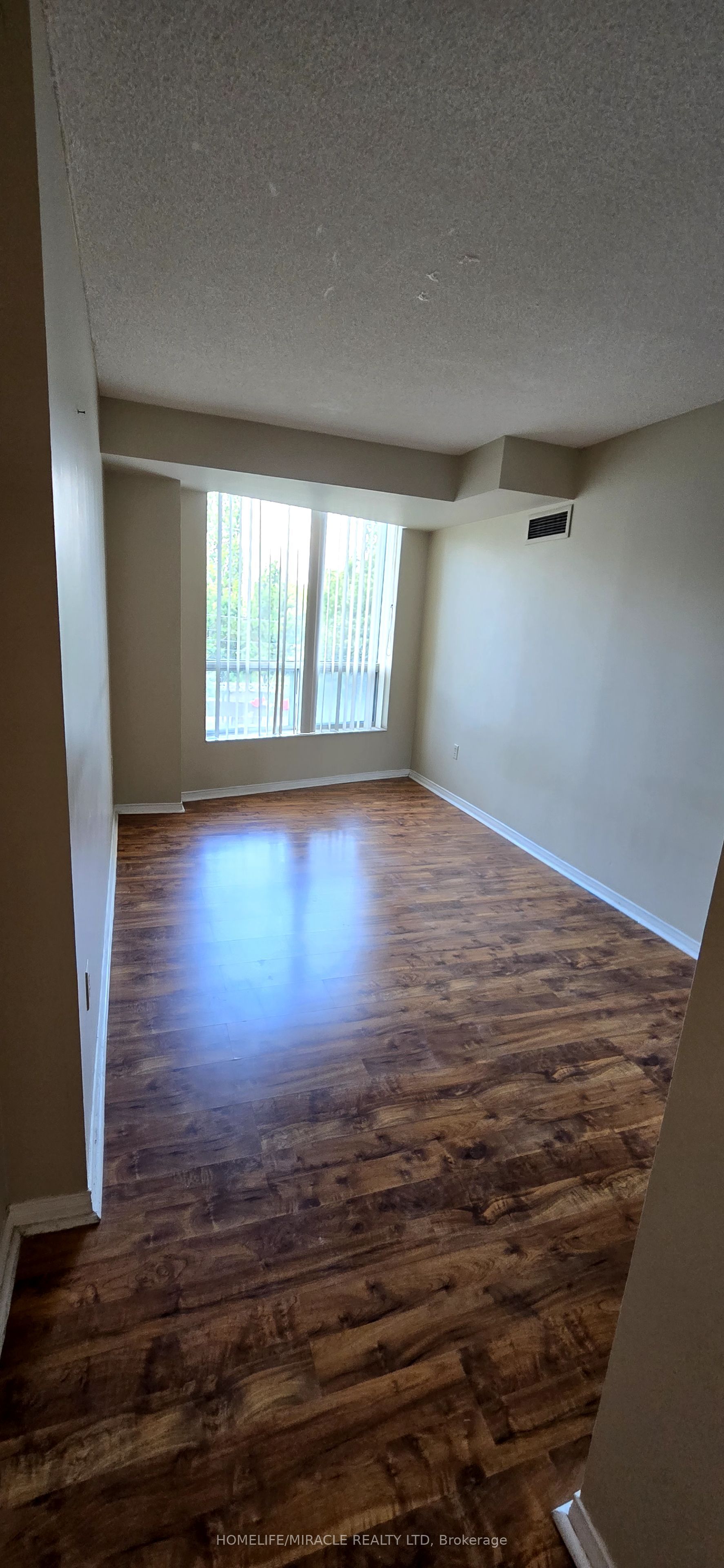 Unit 306 - 18 Pemberton Avenue, North York 3
