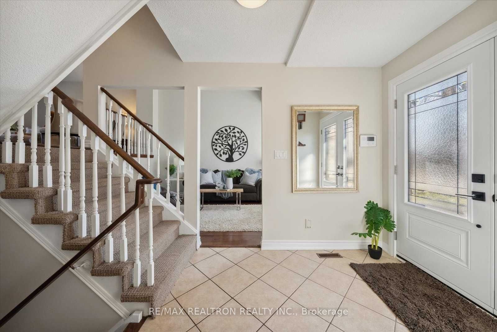 Unit Upper - 68 Flint Crescent, Whitby 3