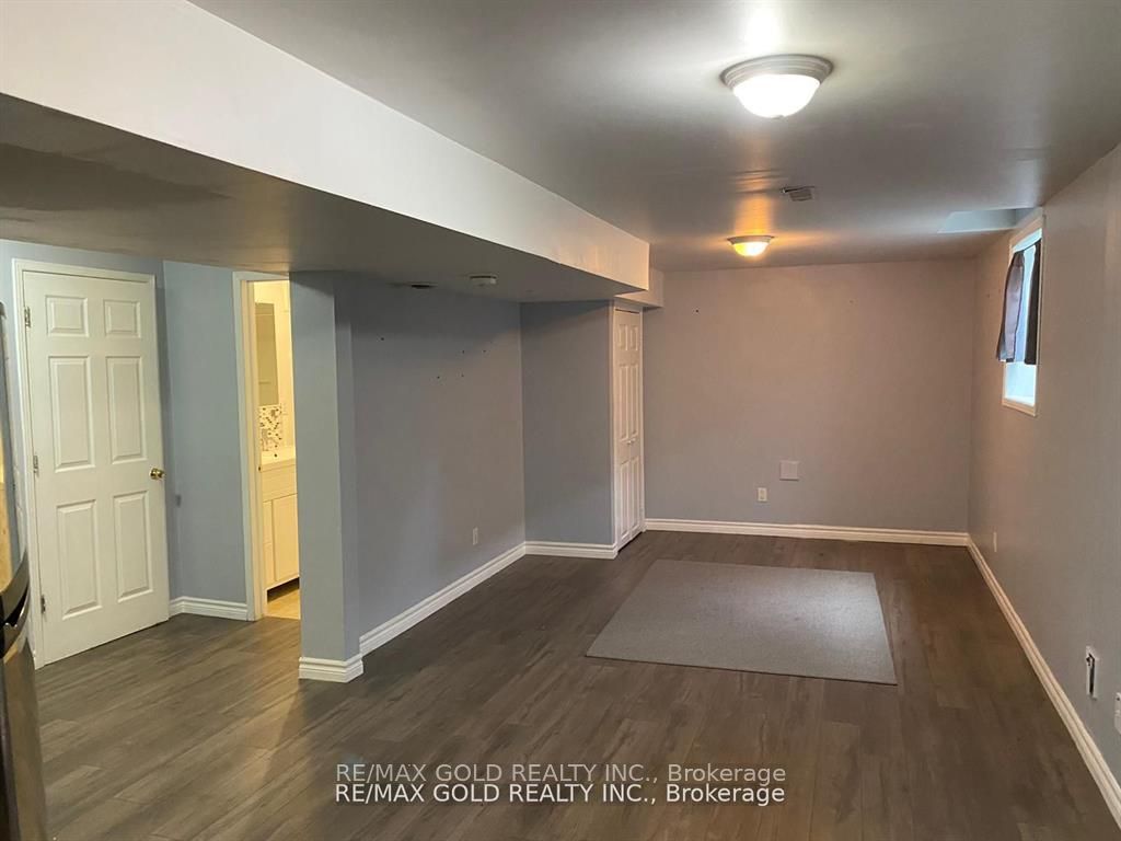 Unit Bsmt - 27 Middlecote Drive, Ajax 5