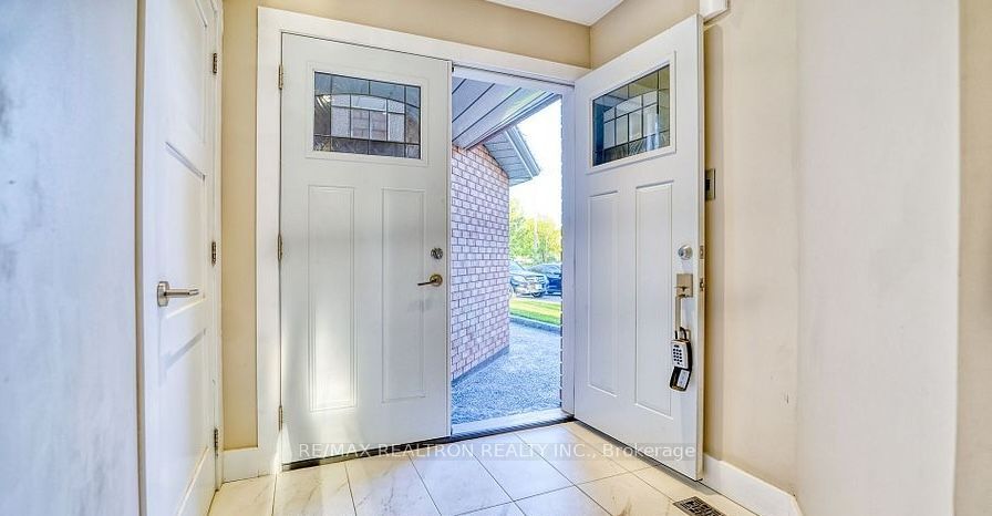 Unit Main Floor - 90 Oke Road, Clarington 5
