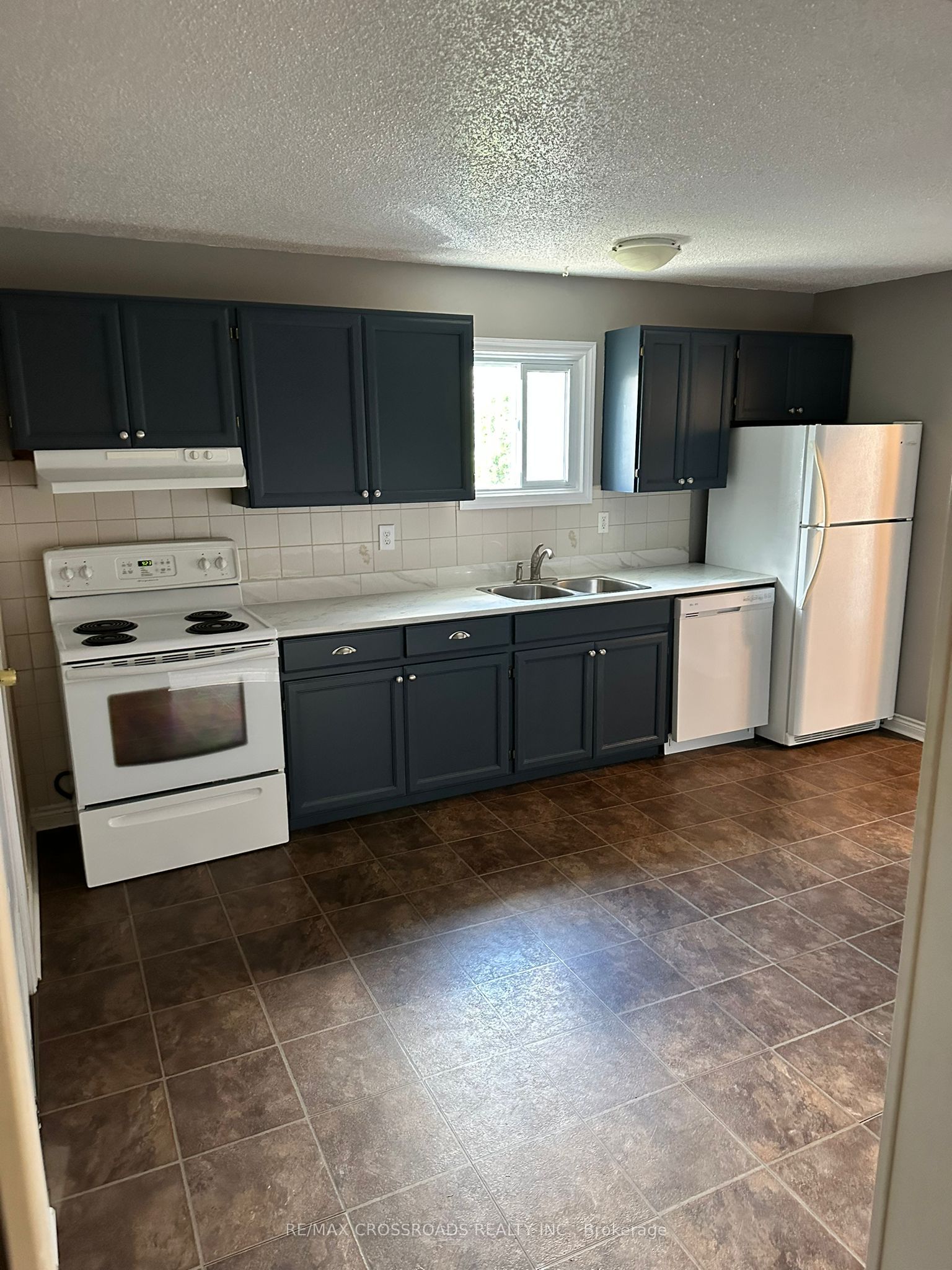 Unit Main - 613 Perry Street, Whitby 4