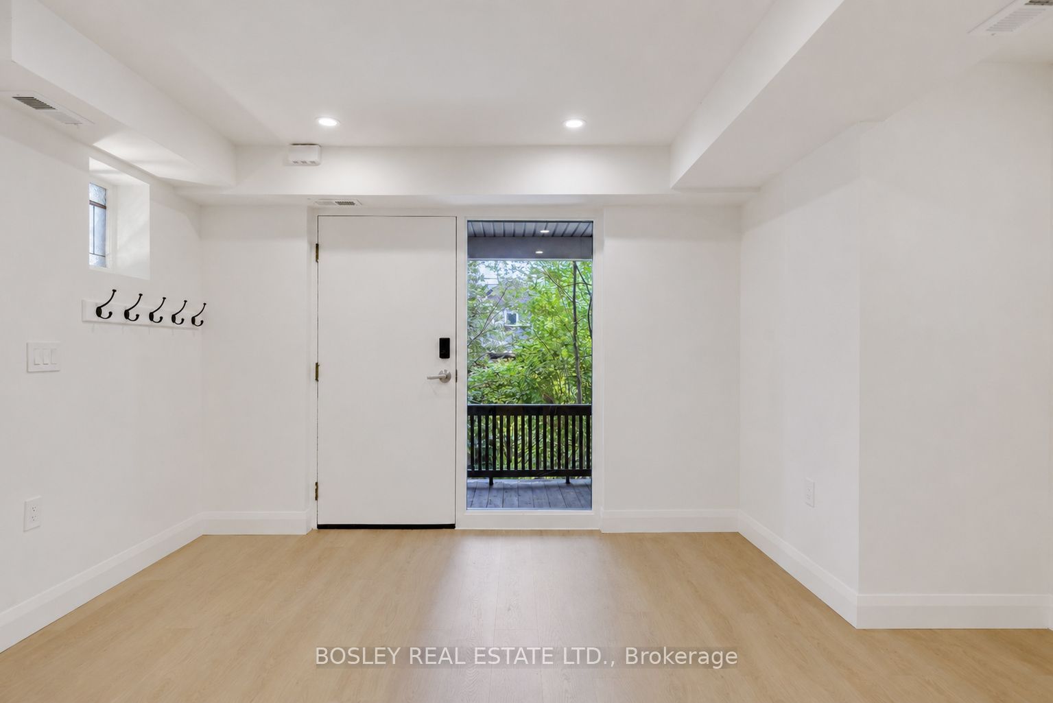 Unit B - 225 Gainsborough Road, Toronto 4
