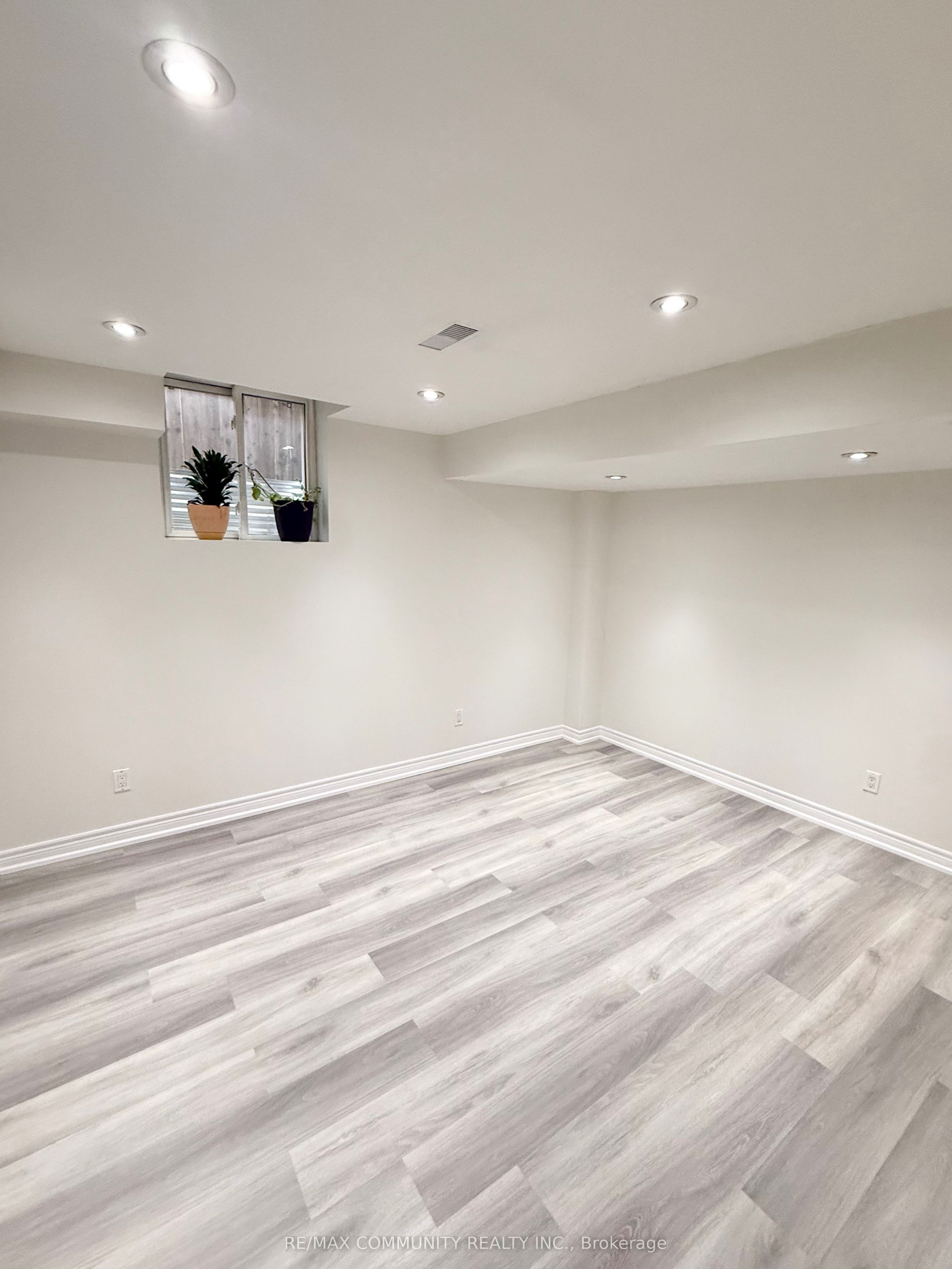 Unit Basement - 3 Loonstone Street, Whitby 3