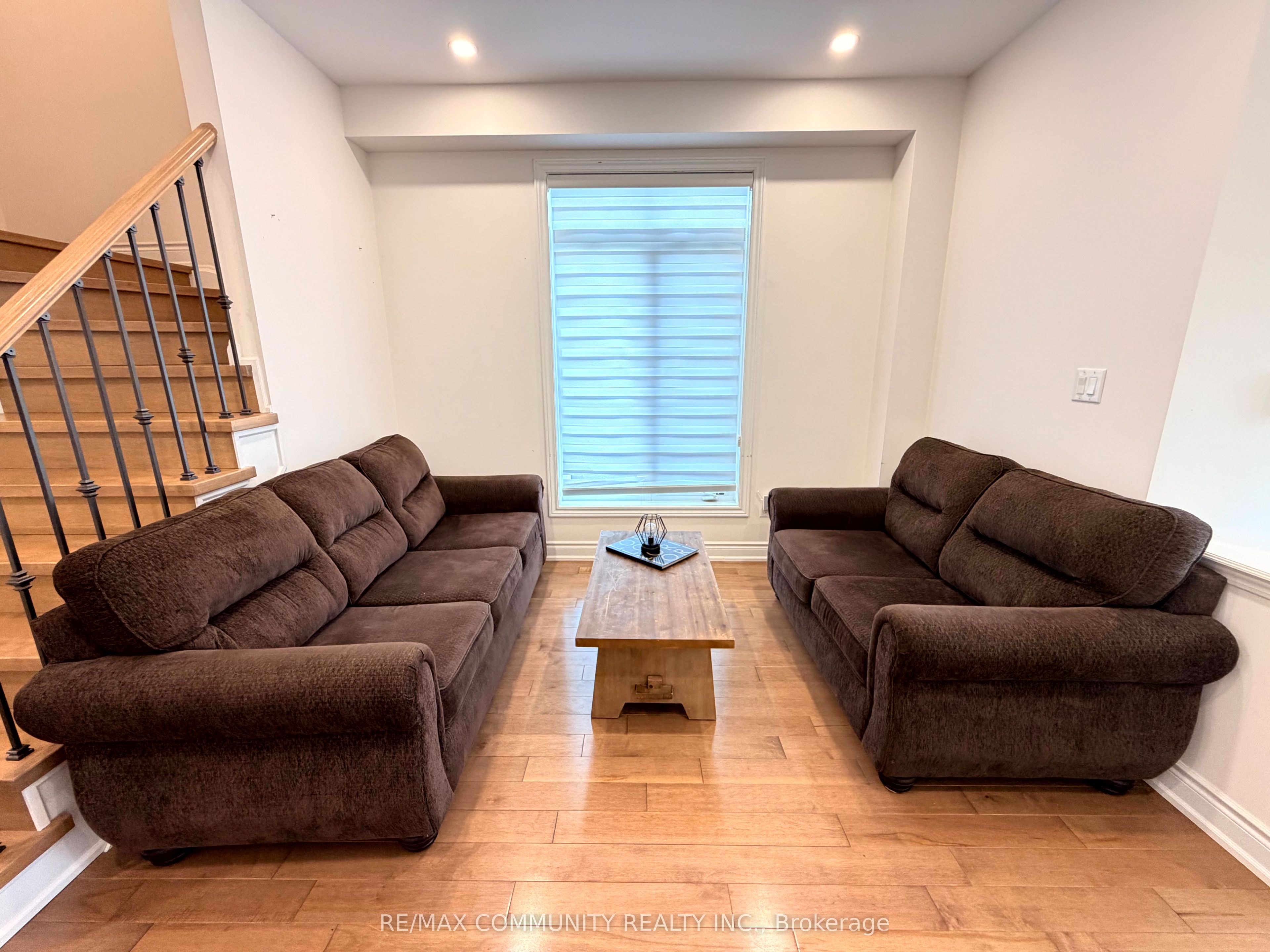 2557 Bandsman Crescent, Oshawa 3