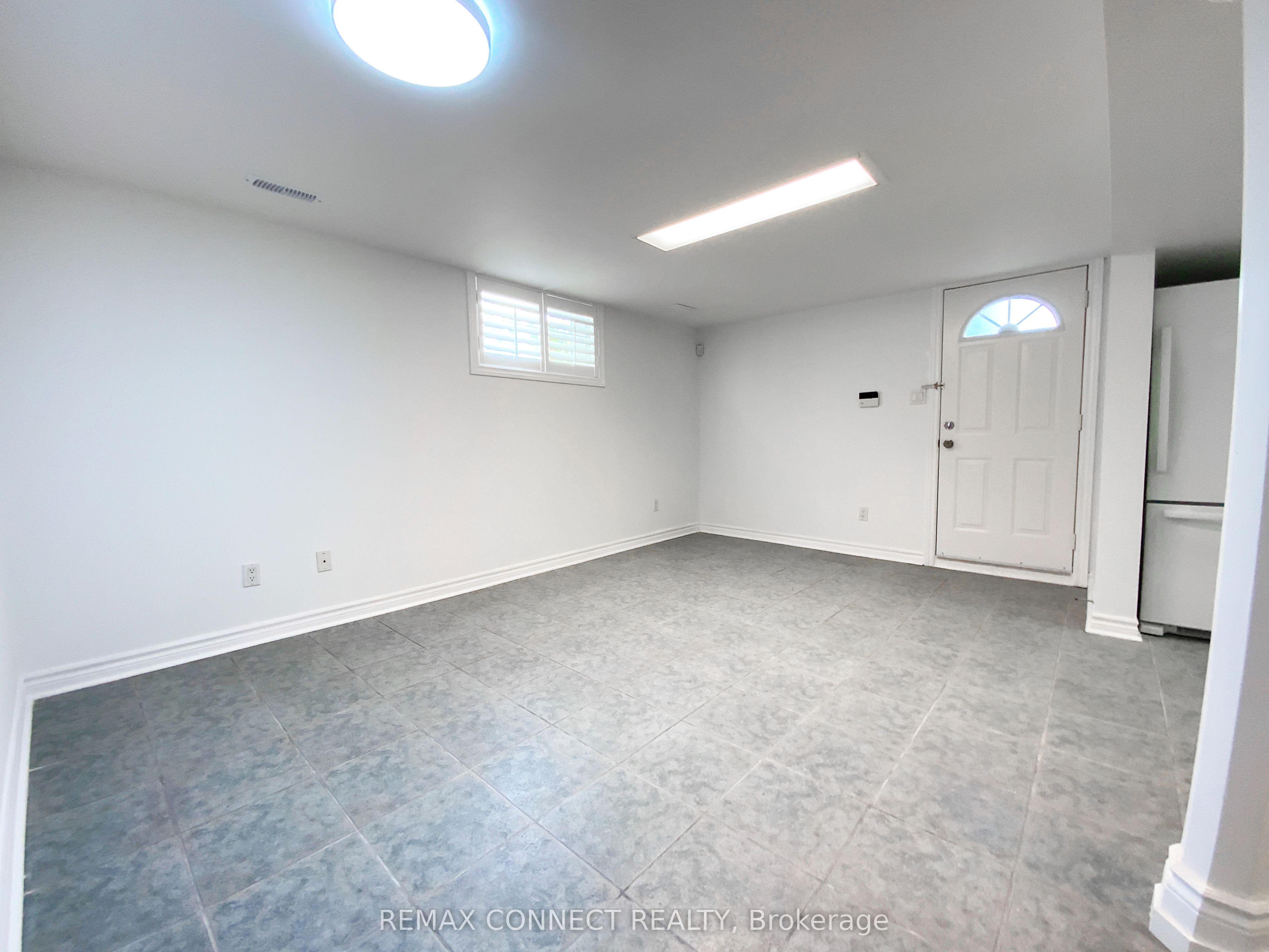 Unit Bsmt Bdrm C - 2 Kellyvale Road, Scarborough 5