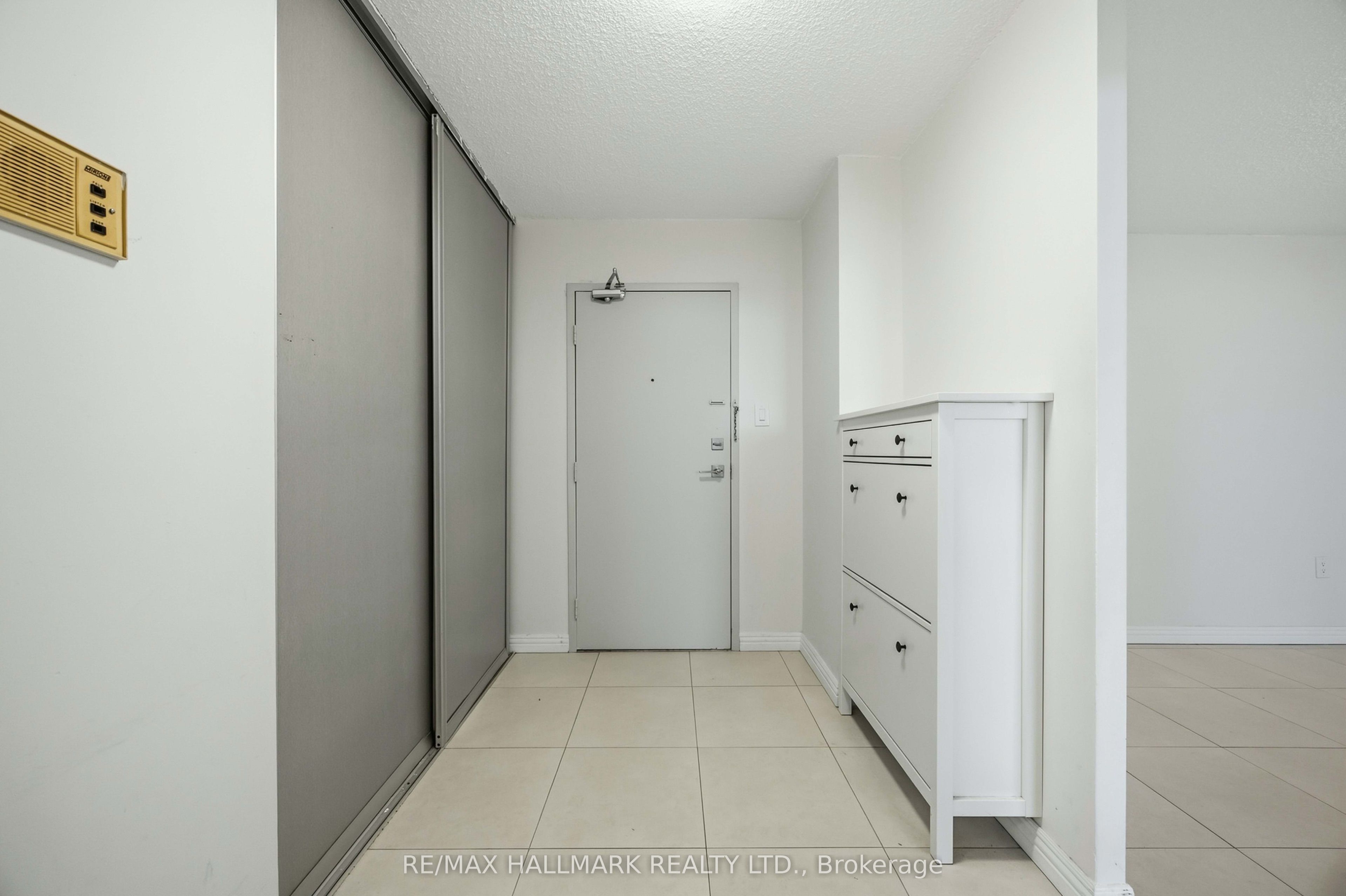 Unit 808 - 100 Echo Point, Scarborough 4