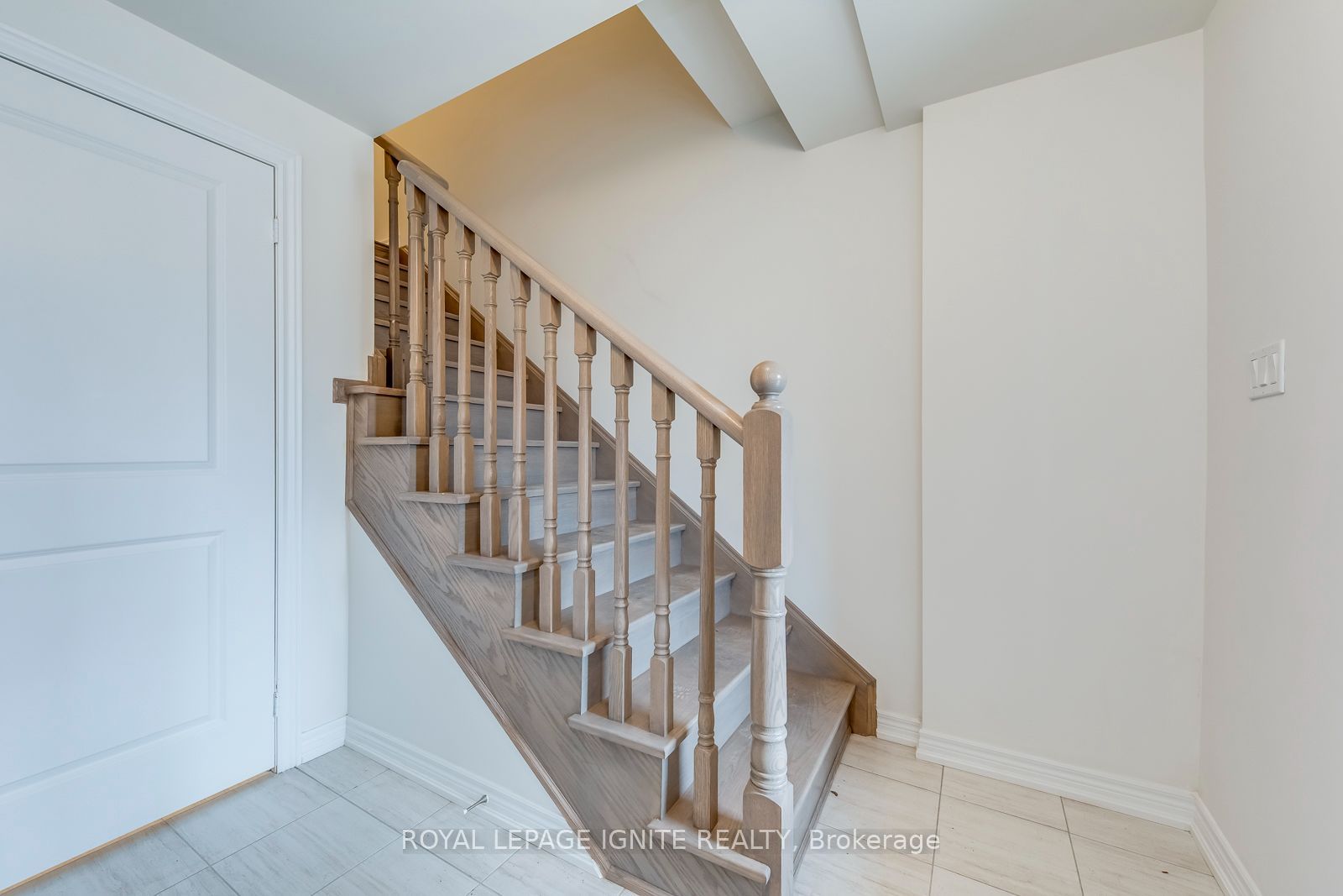 446 Salem Road S, Ajax 5