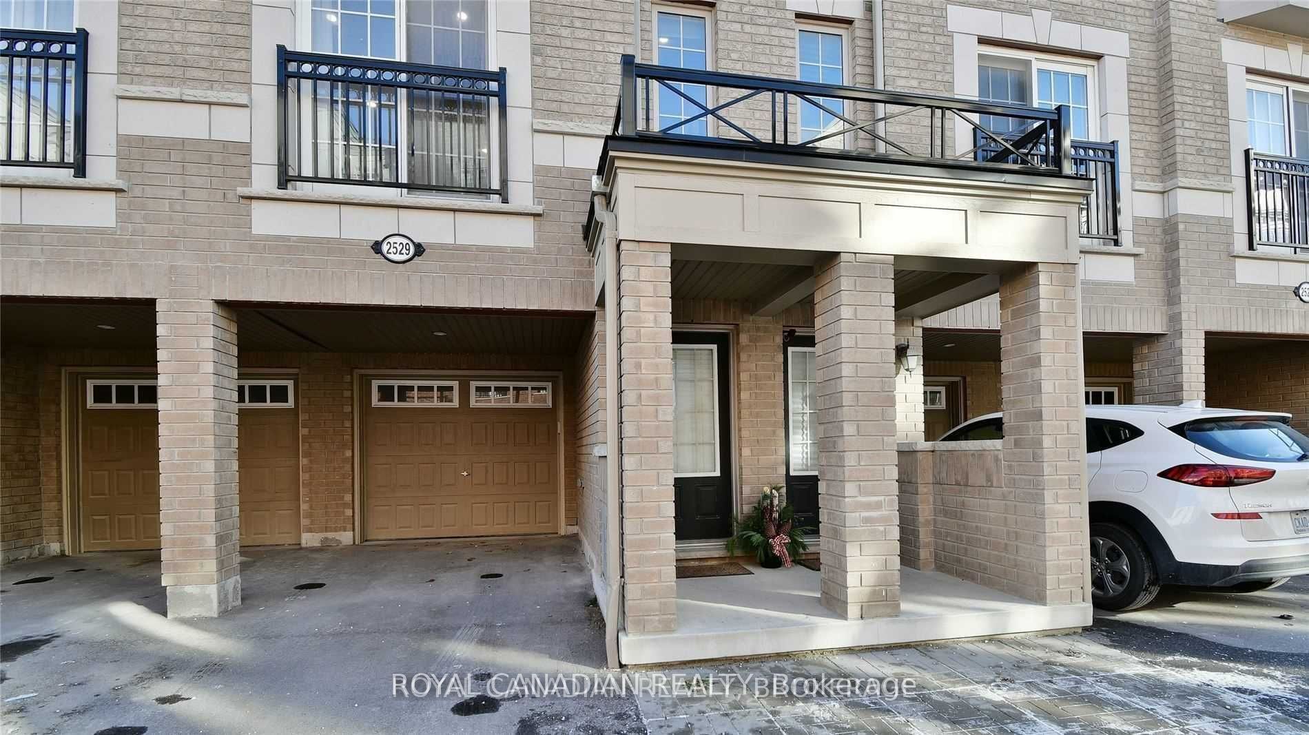2529 Bromus Path, Oshawa 3