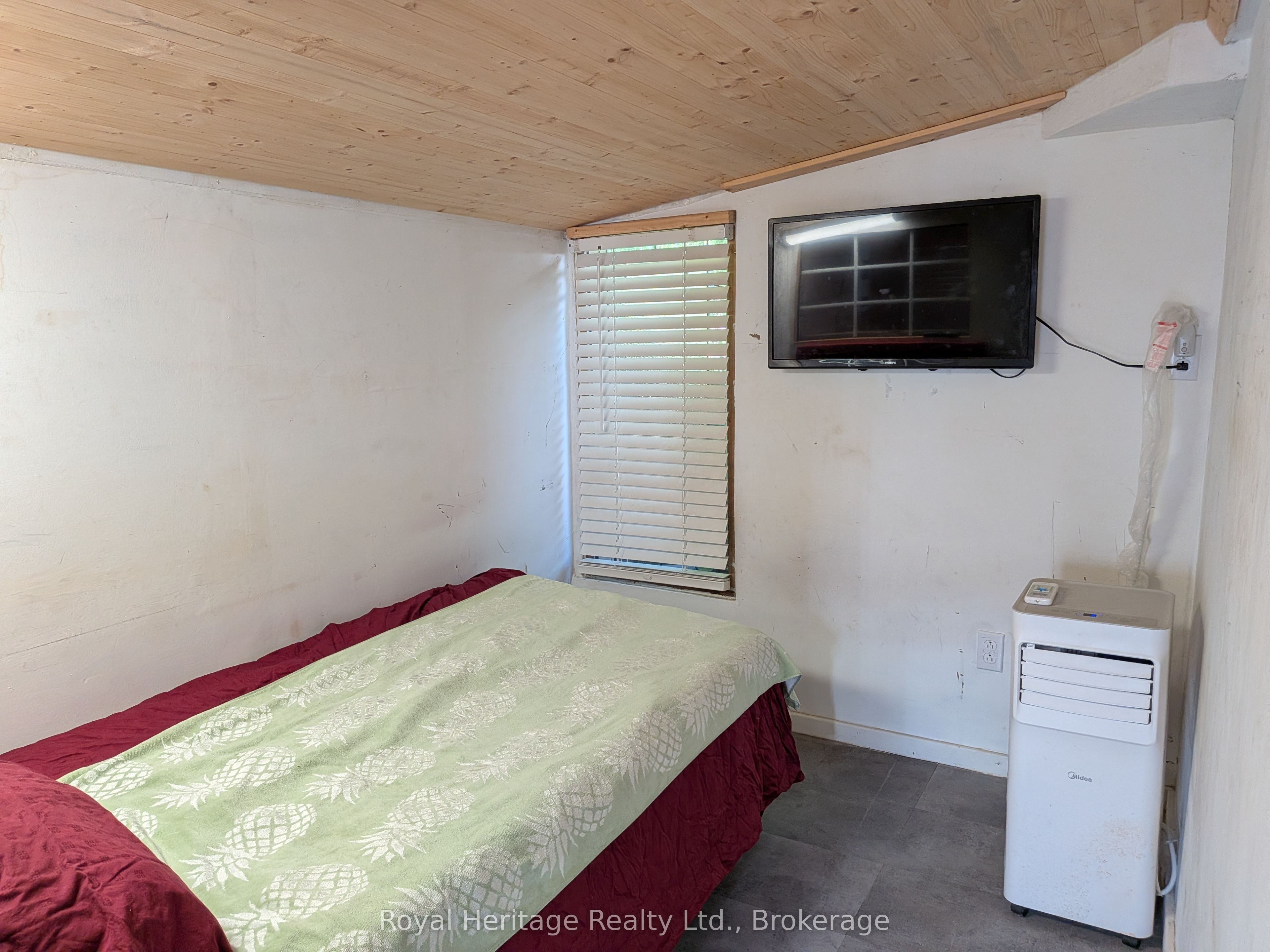 Unit B - 204 Court Street, Oshawa 4