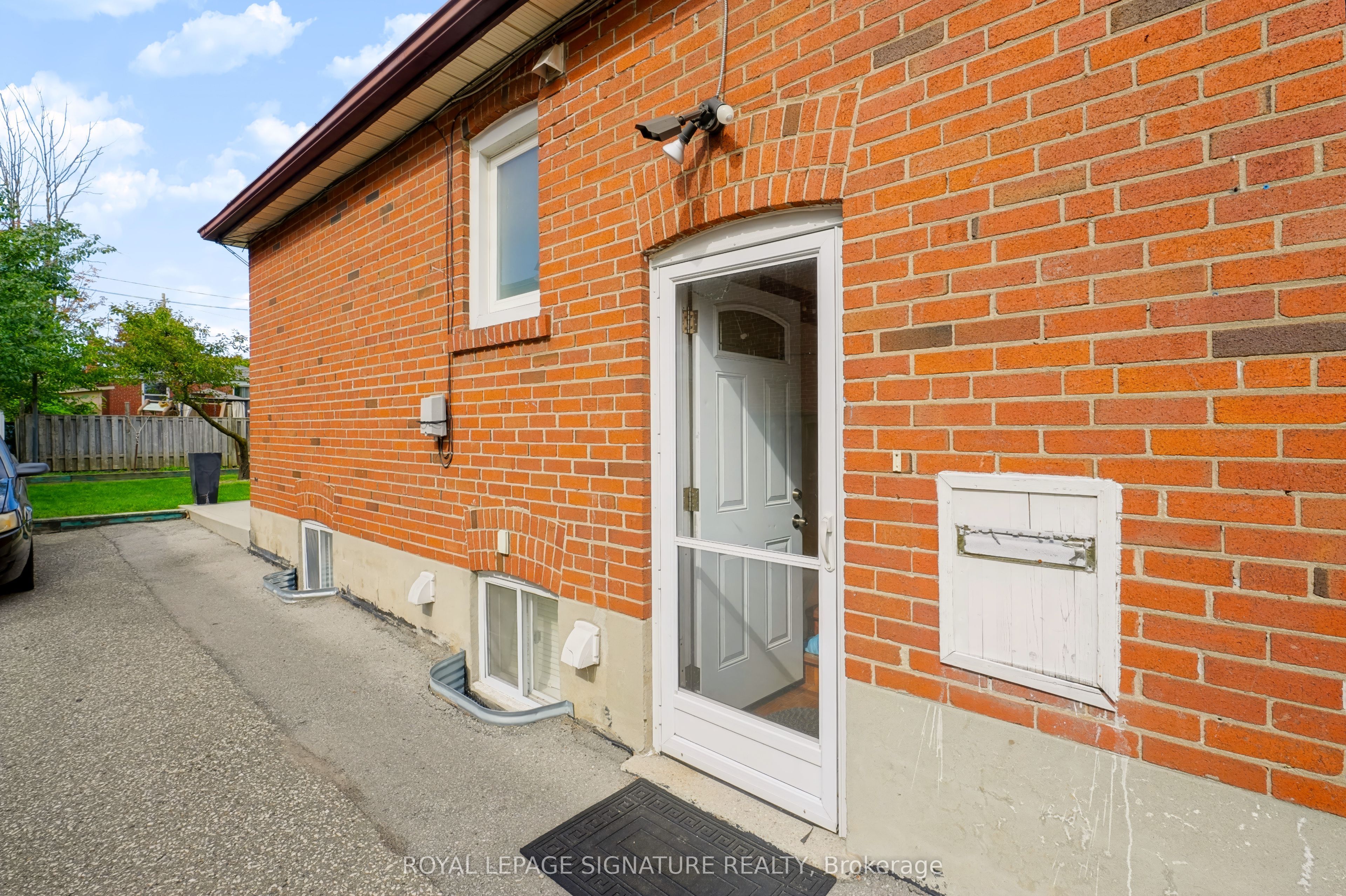 Unit Bsmt - 66 Miramar Crescent, Scarborough 2