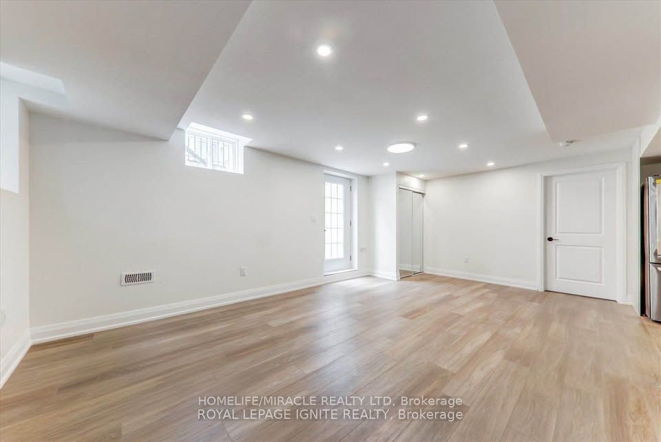 Unit Bsmt - 1006 Pelican Trail, Pickering 3