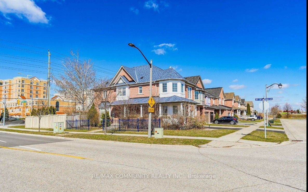 2 Oglevie Drive, Whitby 3