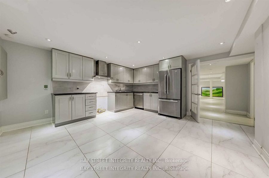 2 Lonsdale Court, Markham 5