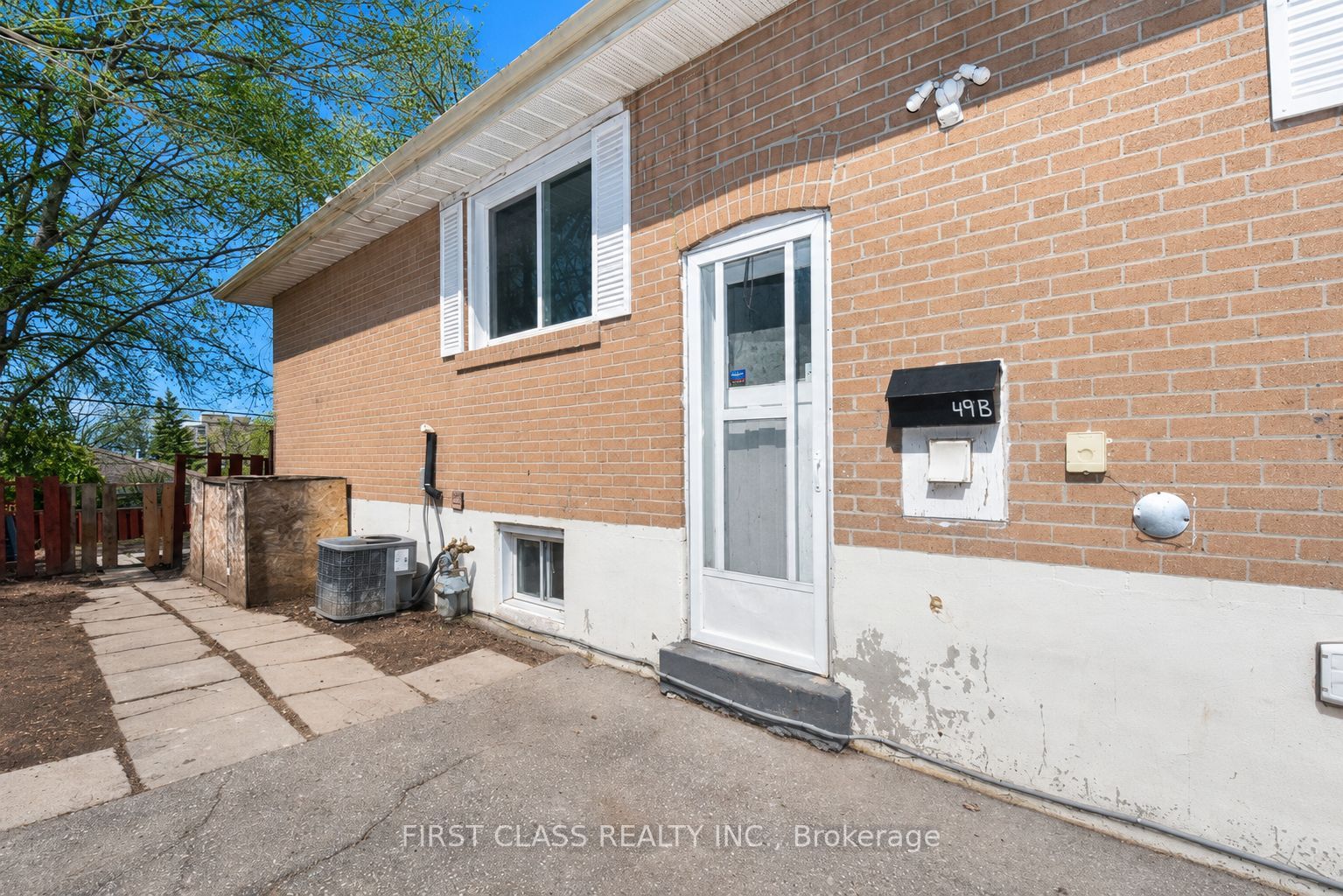 Unit Bsmt - 49 Longford Drive, Newmarket 2