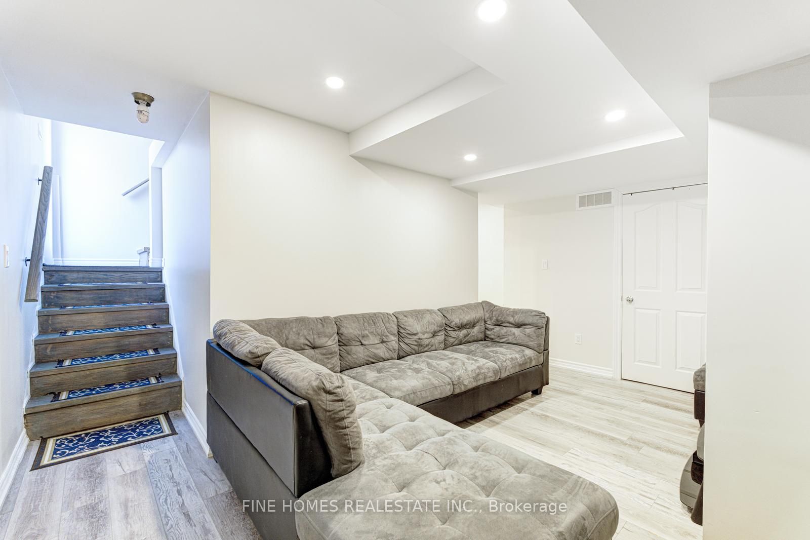 Unit Lower - 28 Rockwood Crescent, Vaughan 4