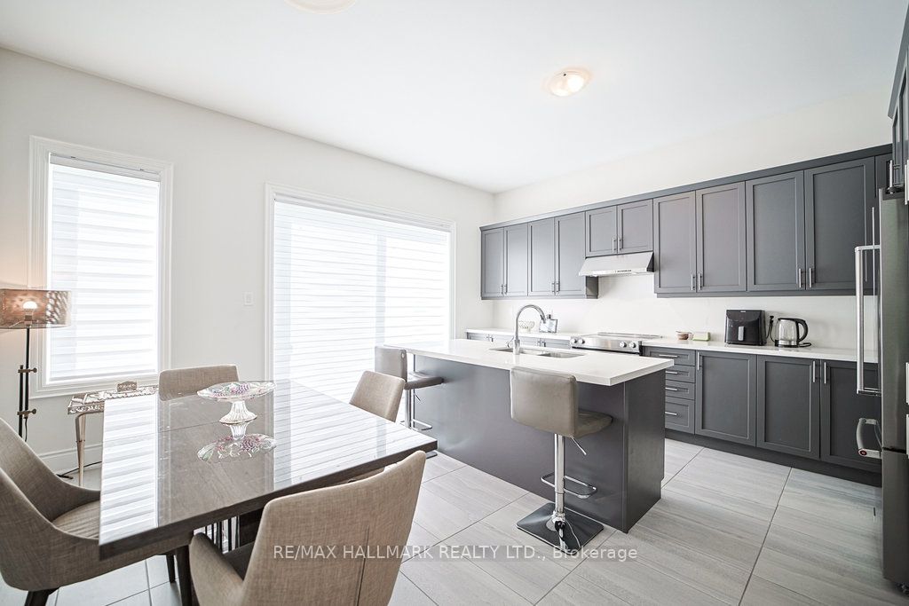 25 Kentledge Avenue, East Gwillimbury 4
