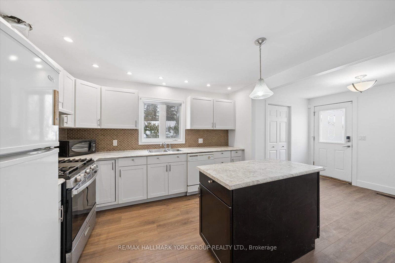 Unit Upper - 27008 Kennedy Road, Georgina 3