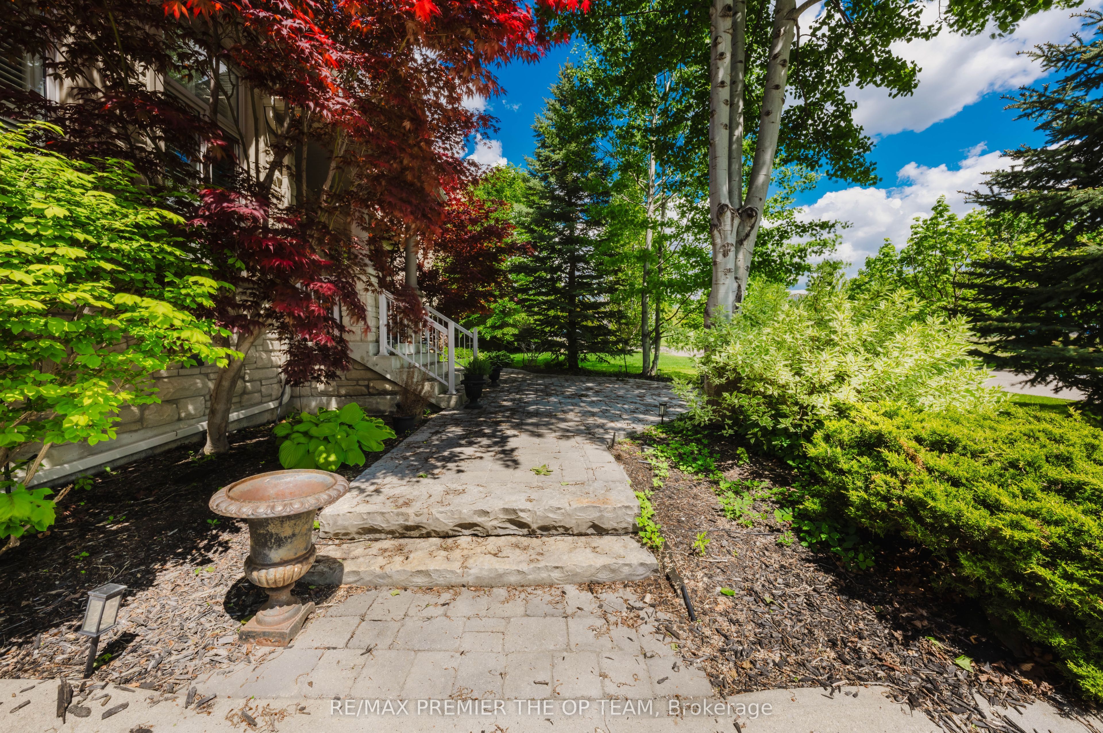 Unit Upper - 56 Park Ridge Drive, Vaughan 3