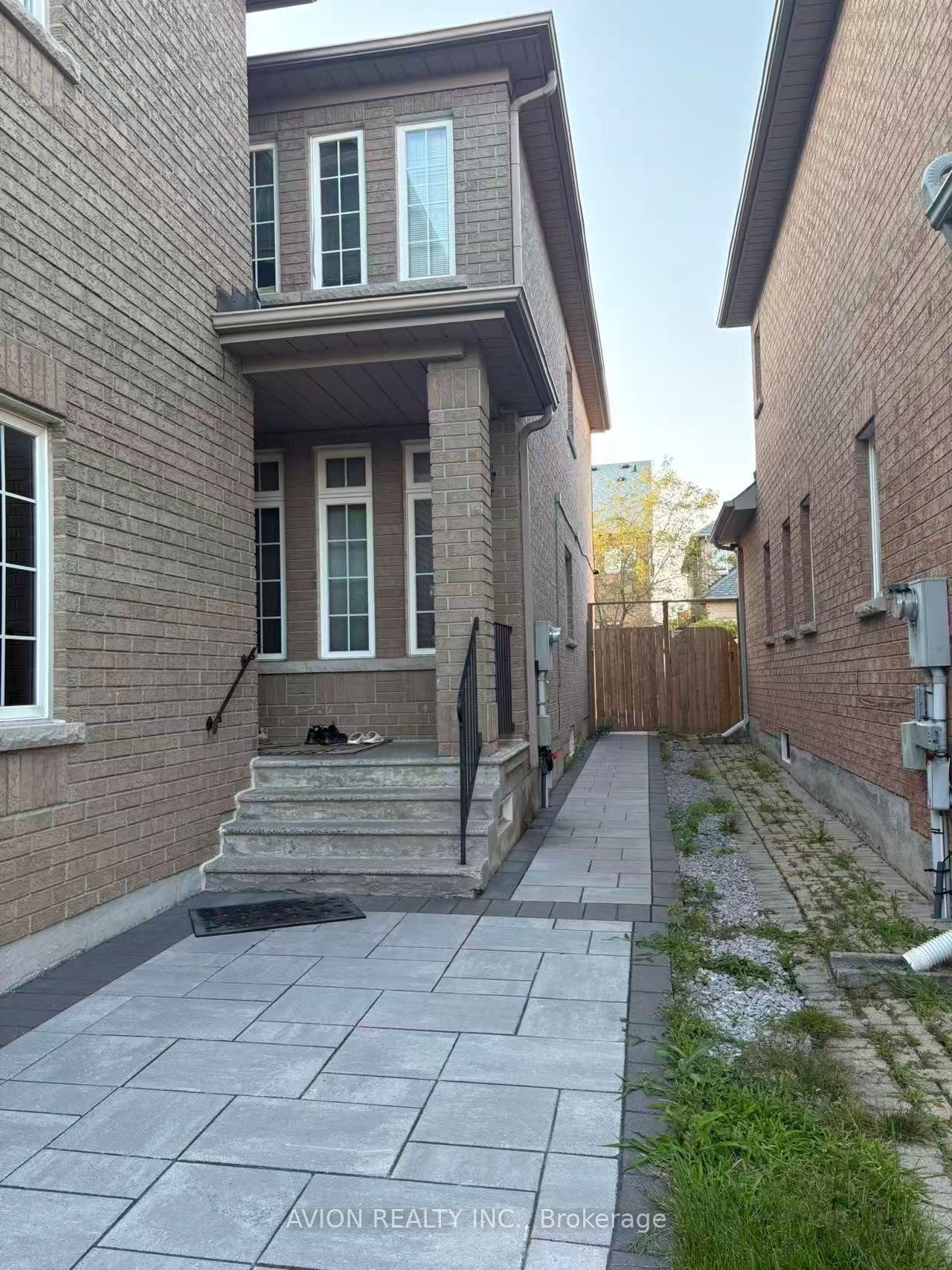 Unit bsmt - 56 Golden Oak Avenue, Richmond Hill 2