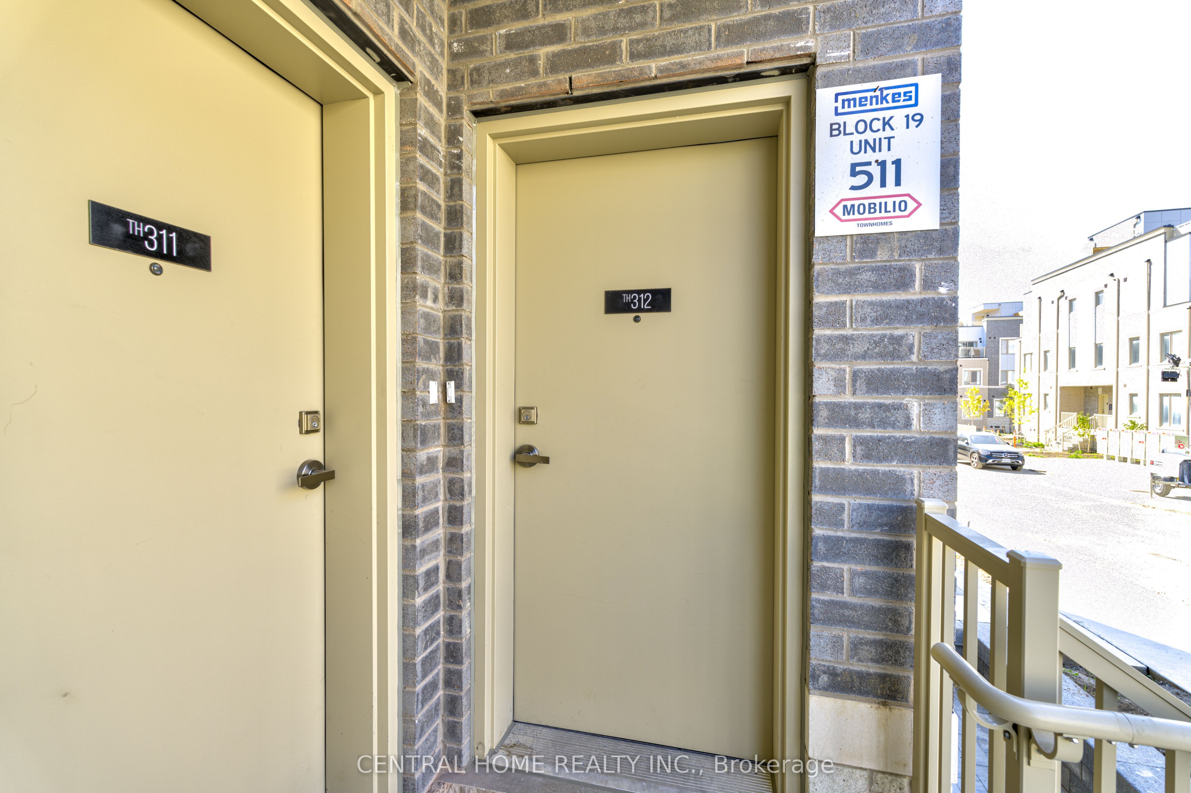 Unit 312 - 130 Honeycrisp Crescent, Vaughan 2