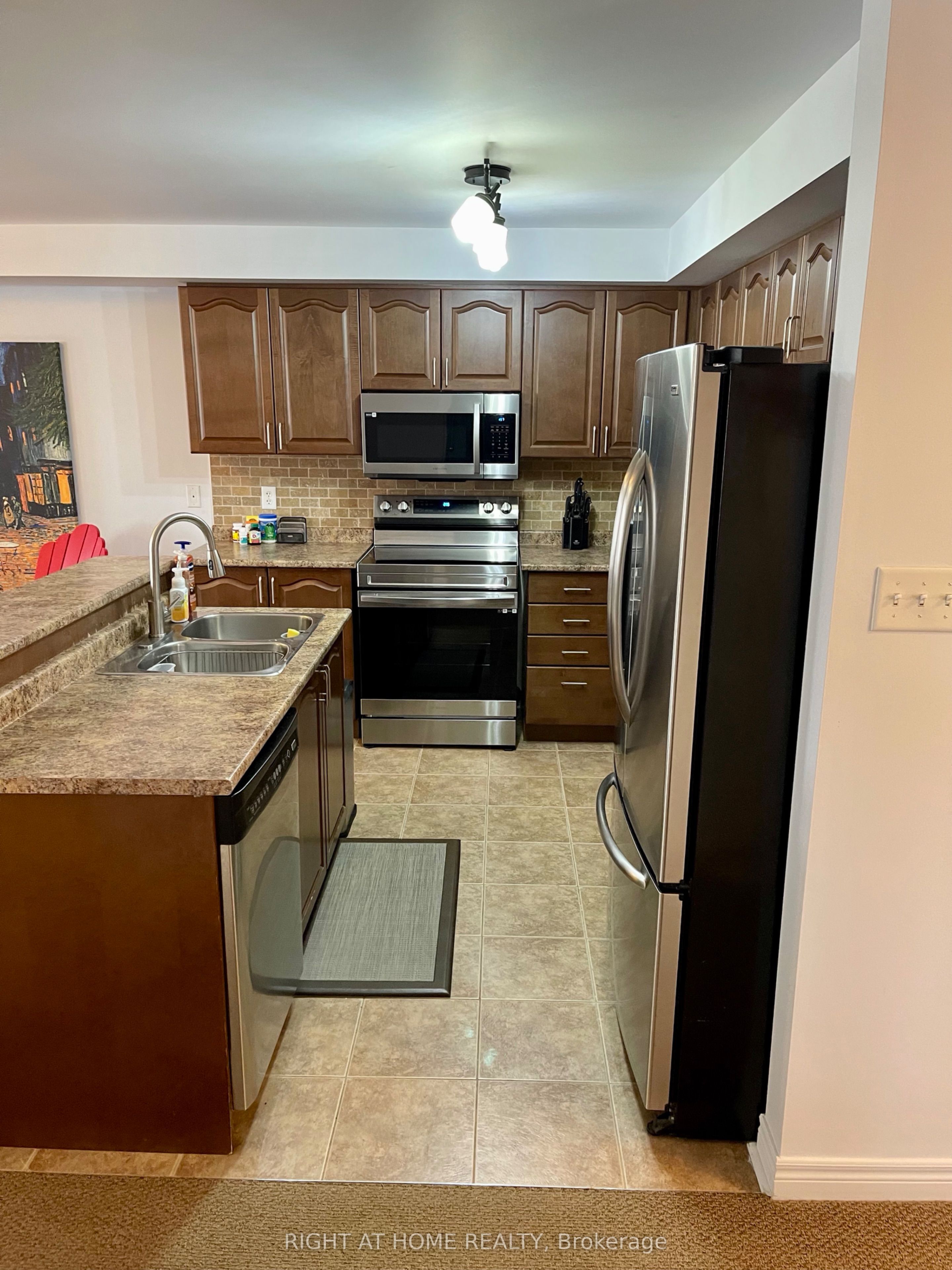 Unit A - 2933 Bur Oak Avenue, Markham 3