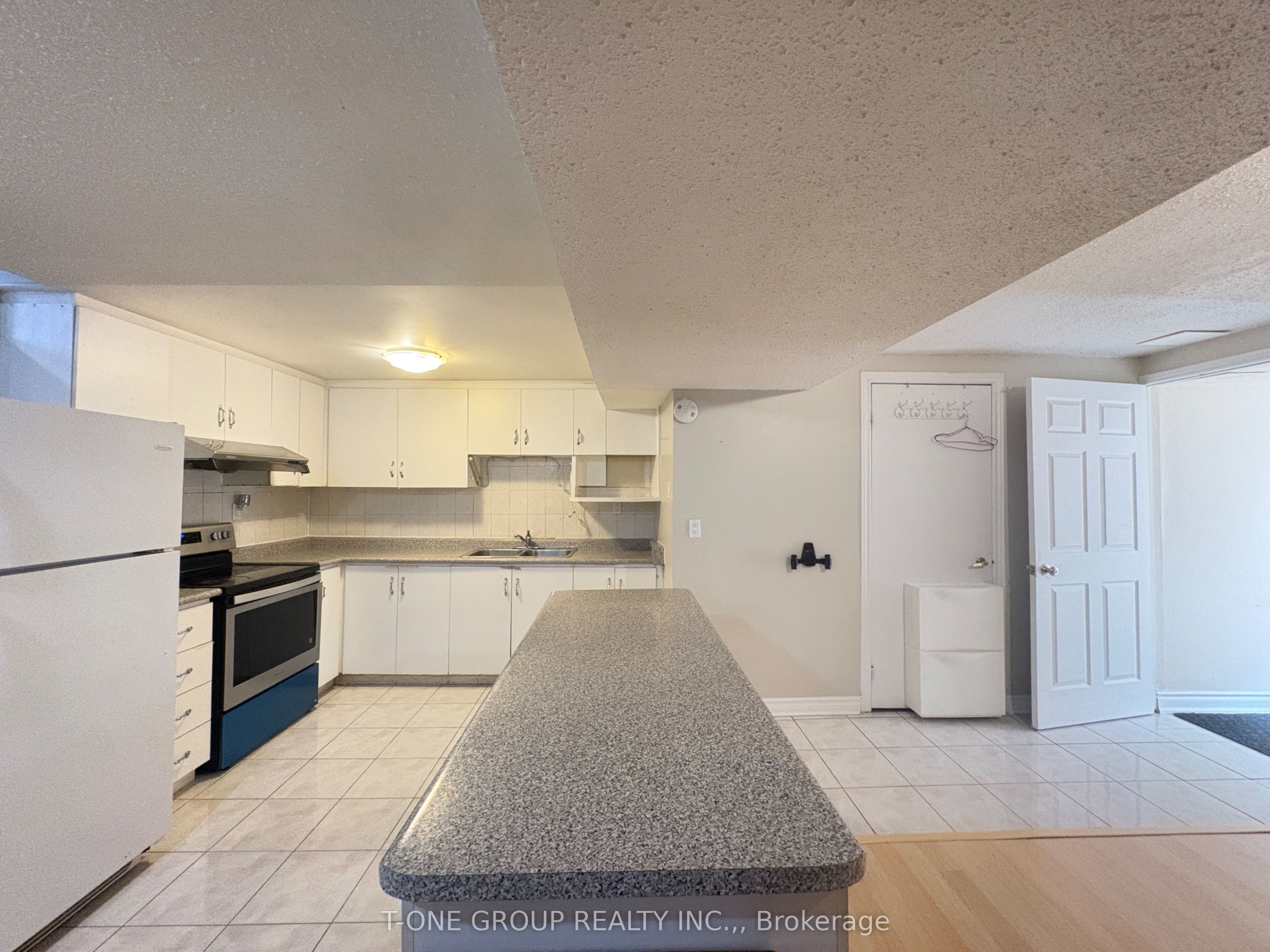 Unit Sep Entrance BSMT - 20 Lynda Mcneil Place, Markham 3