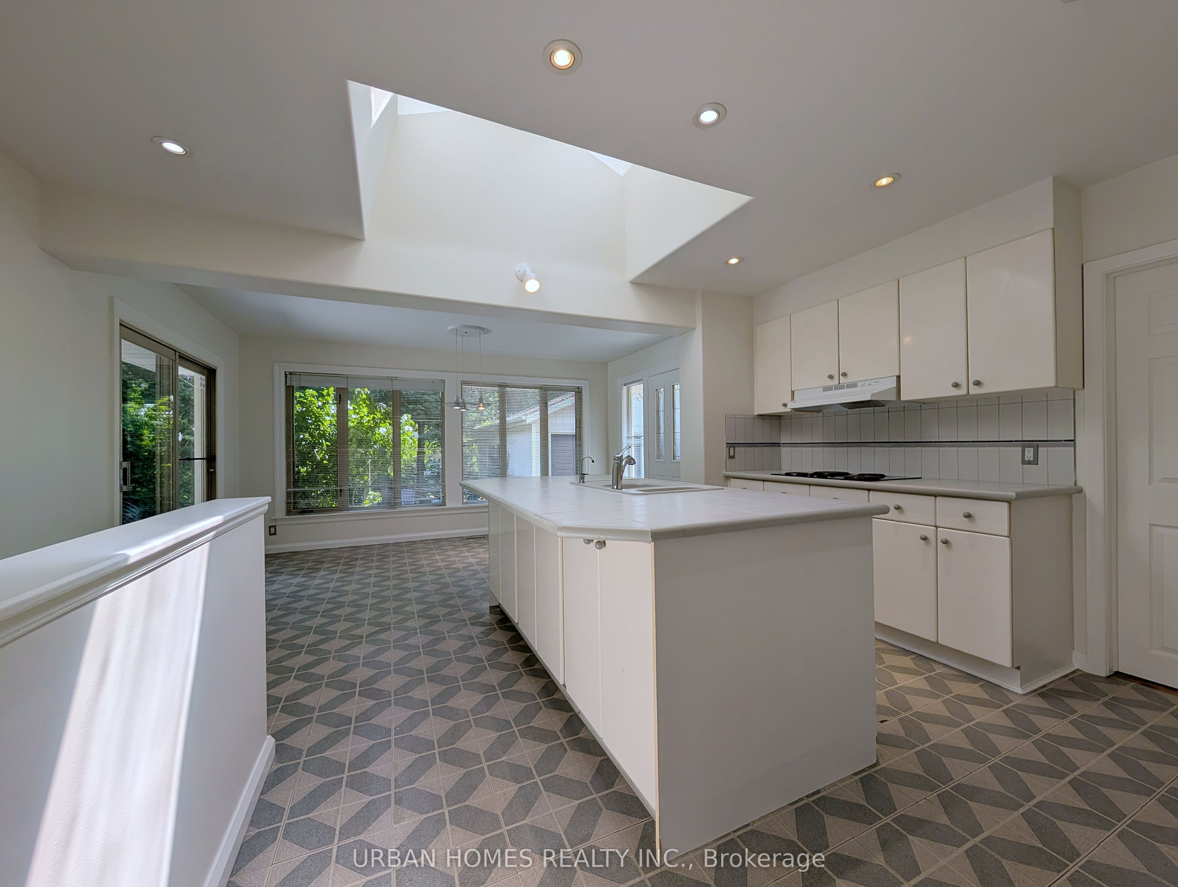 380 Mill Street, Richmond Hill 4