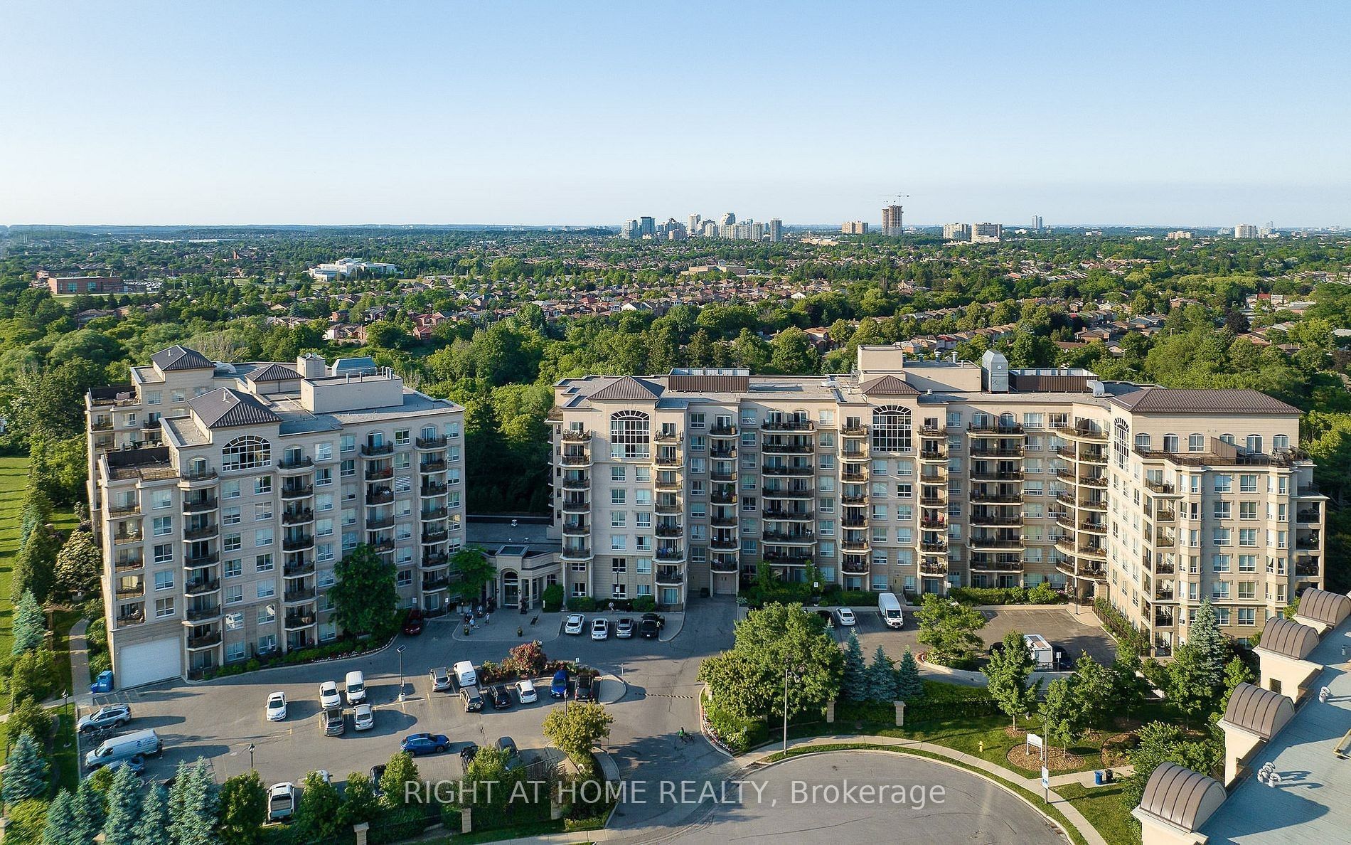 Unit 305 - 8 Maison Parc Court, Vaughan 2