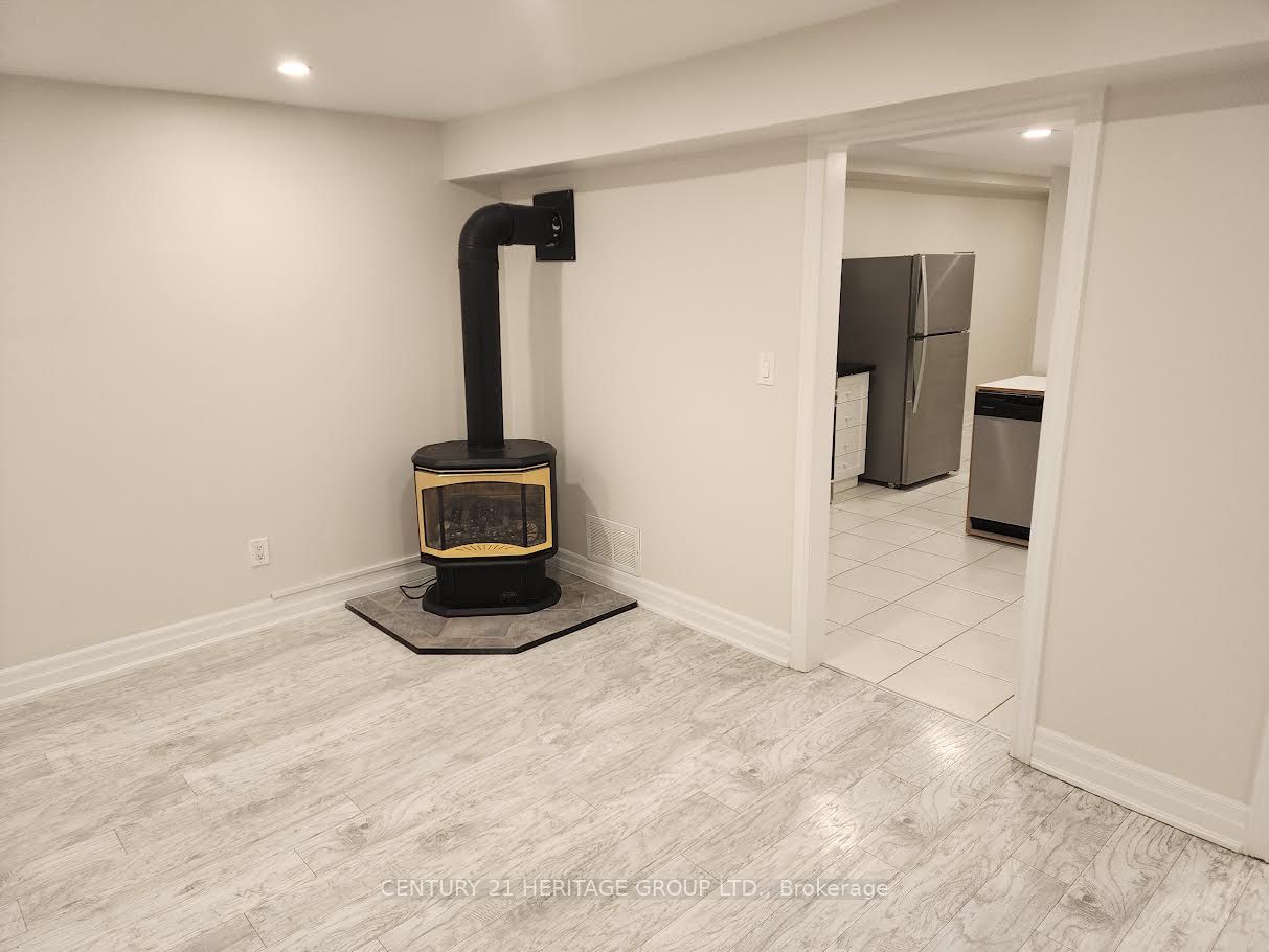 Unit Bsmt - 490 Cody Crescent, Newmarket 4