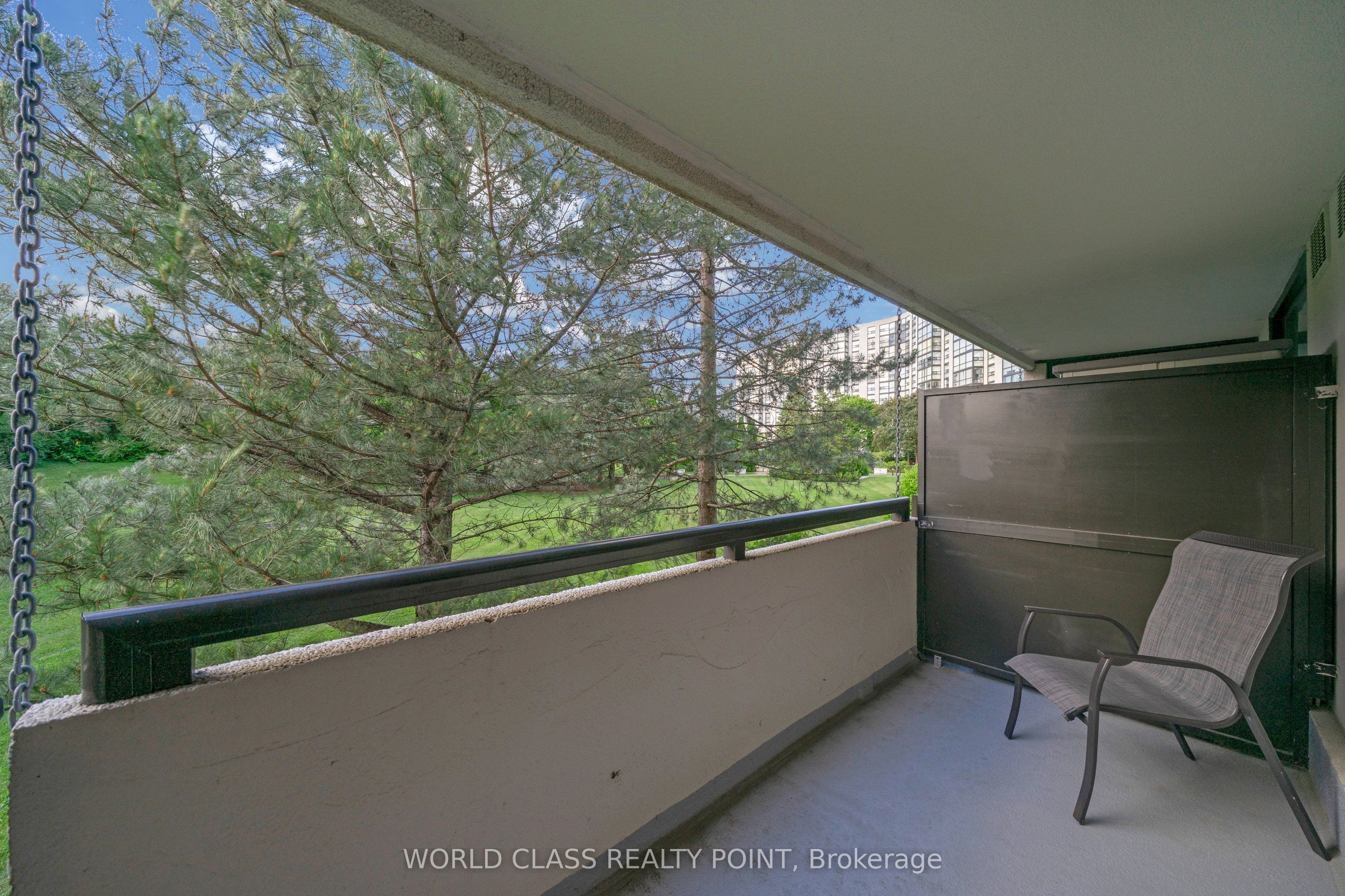 Unit 201 - 40 Harding Boulevard W, Richmond Hill 2