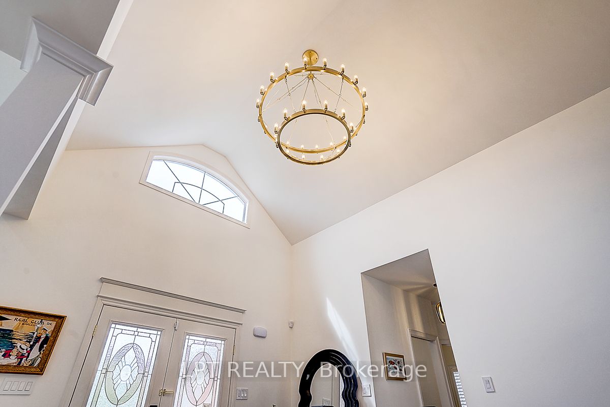 585 Holgate Circle, Newmarket 5