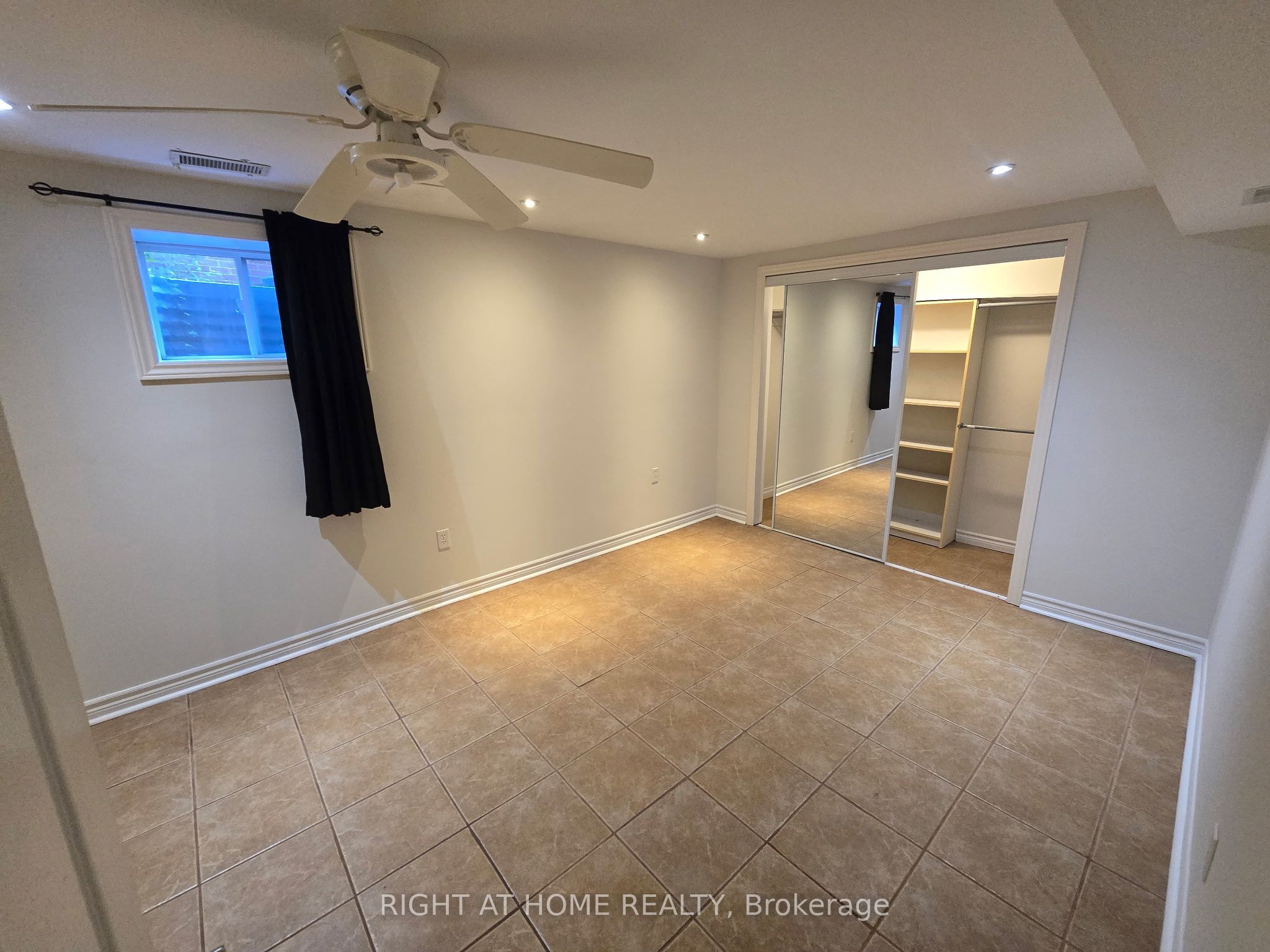 20 Lippincott Court, Richmond Hill 3