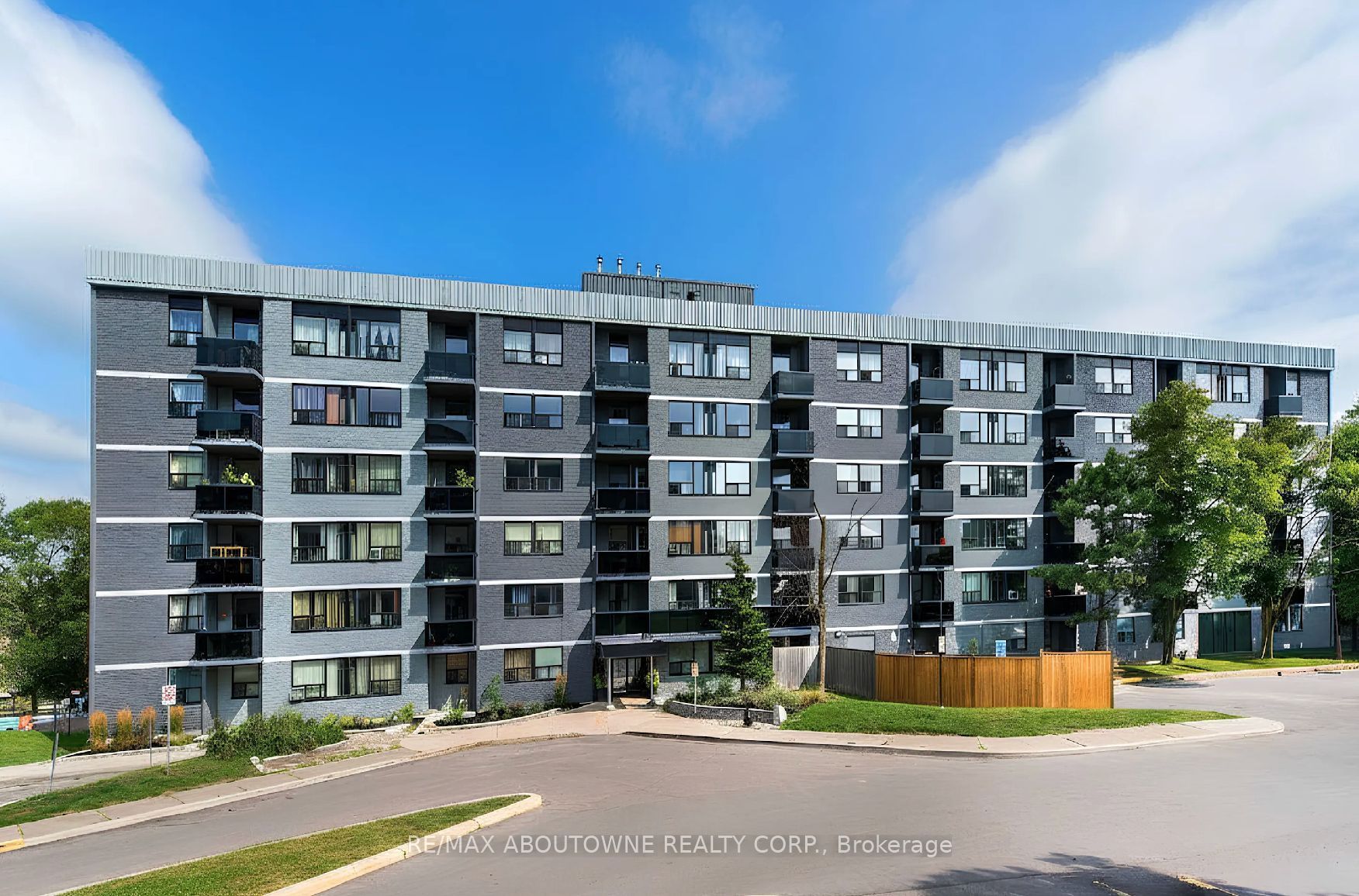 Unit 101 - 147 Wellington Street W, Aurora 1