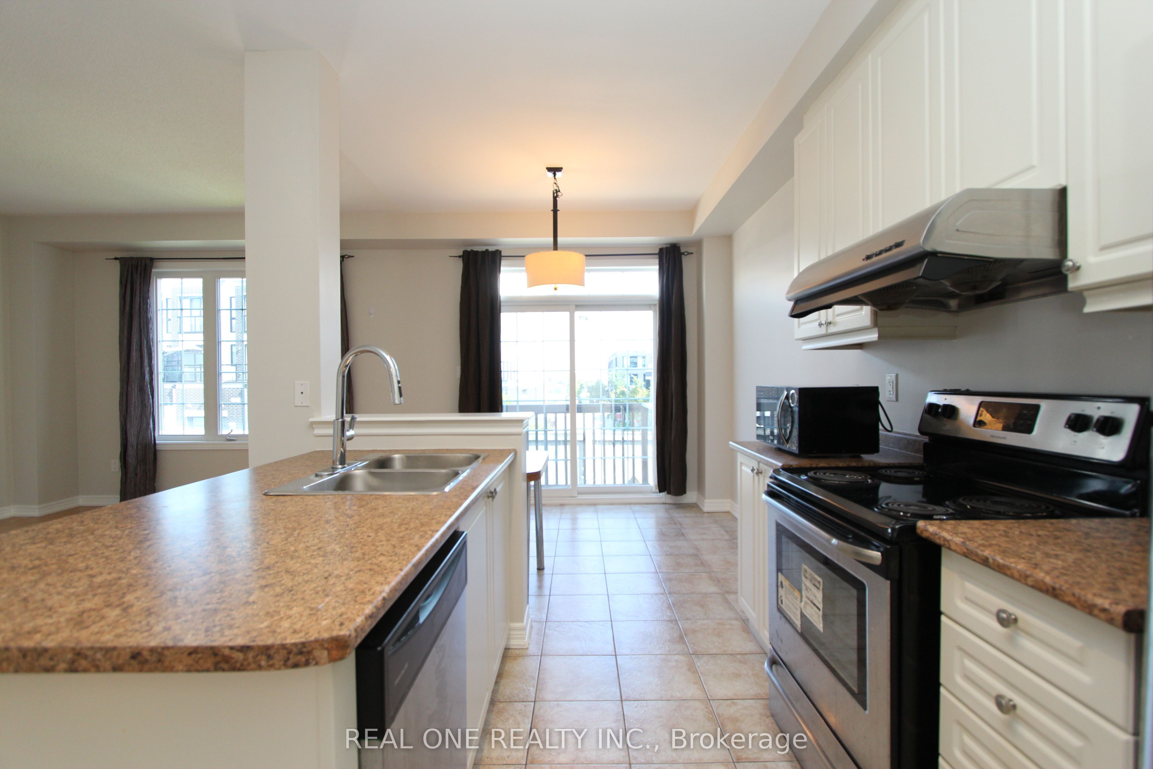 87 Hammersly Boulevard, Markham 4