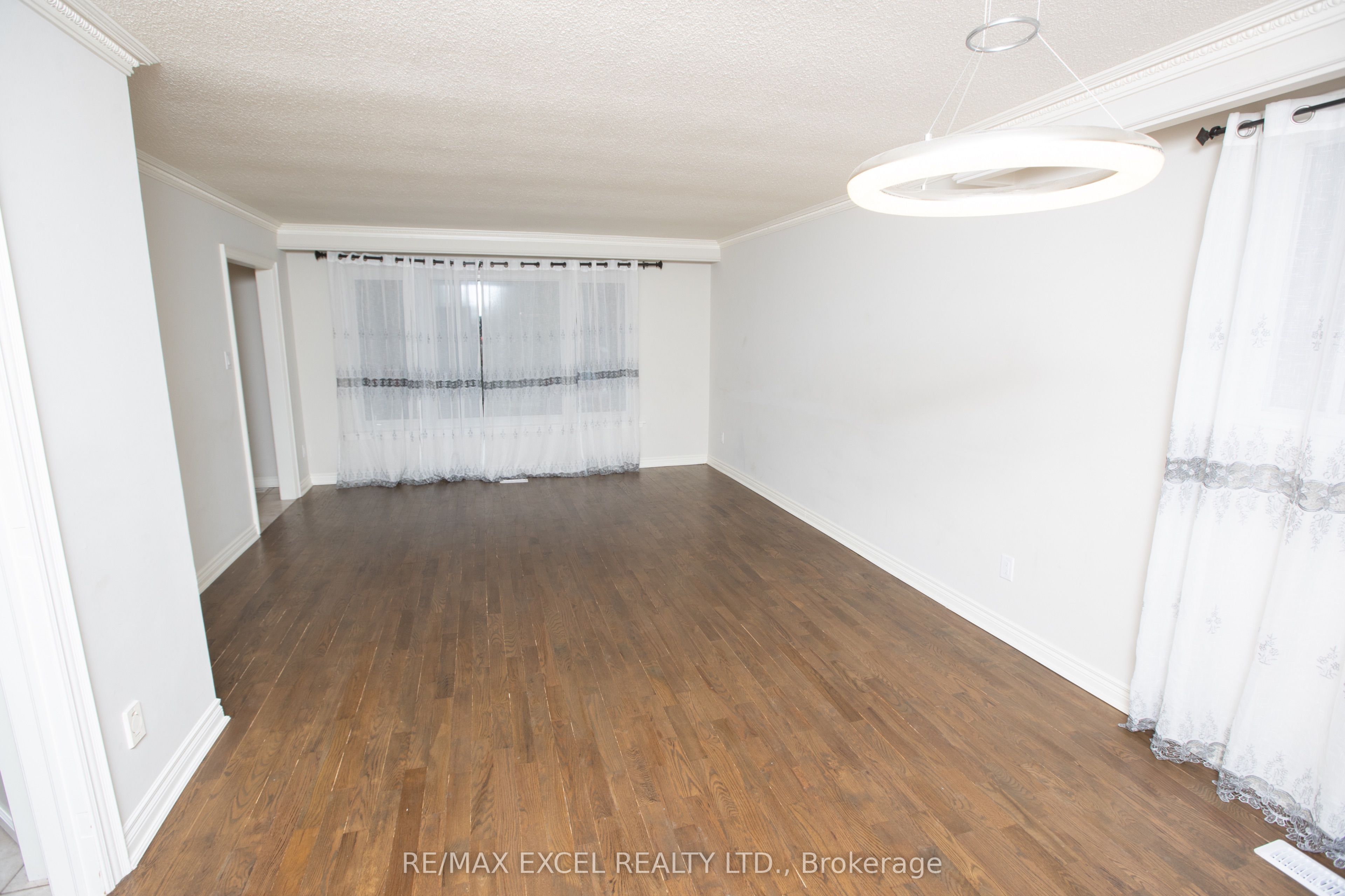 Unit Main Floor - 387 Crosby Avenue, Richmond Hill 4