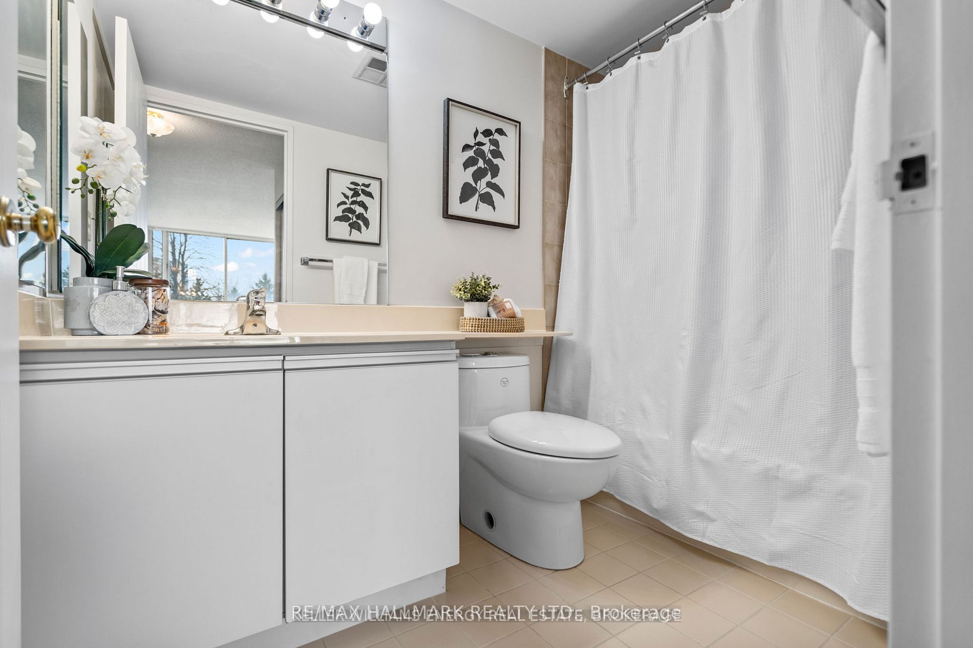 Unit 312 - 100 Observatory Lane, Richmond Hill 3