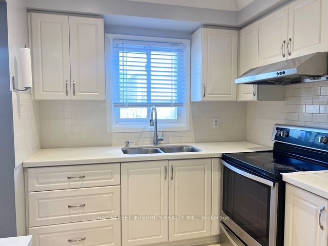 22 Dunbar Crescent, Markham 5
