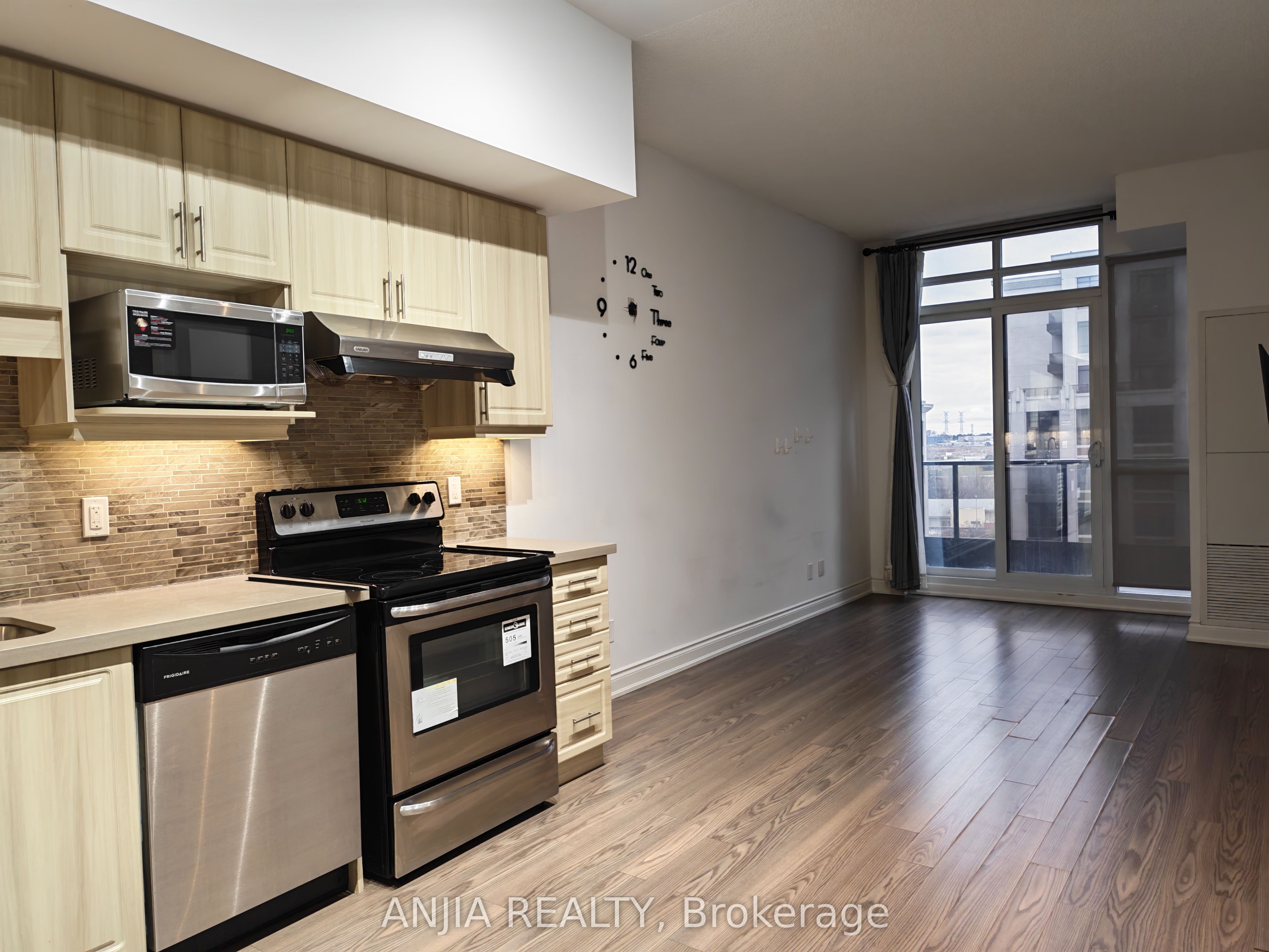 Unit 917 - 89 South Town Centre Boulevard, Markham 3