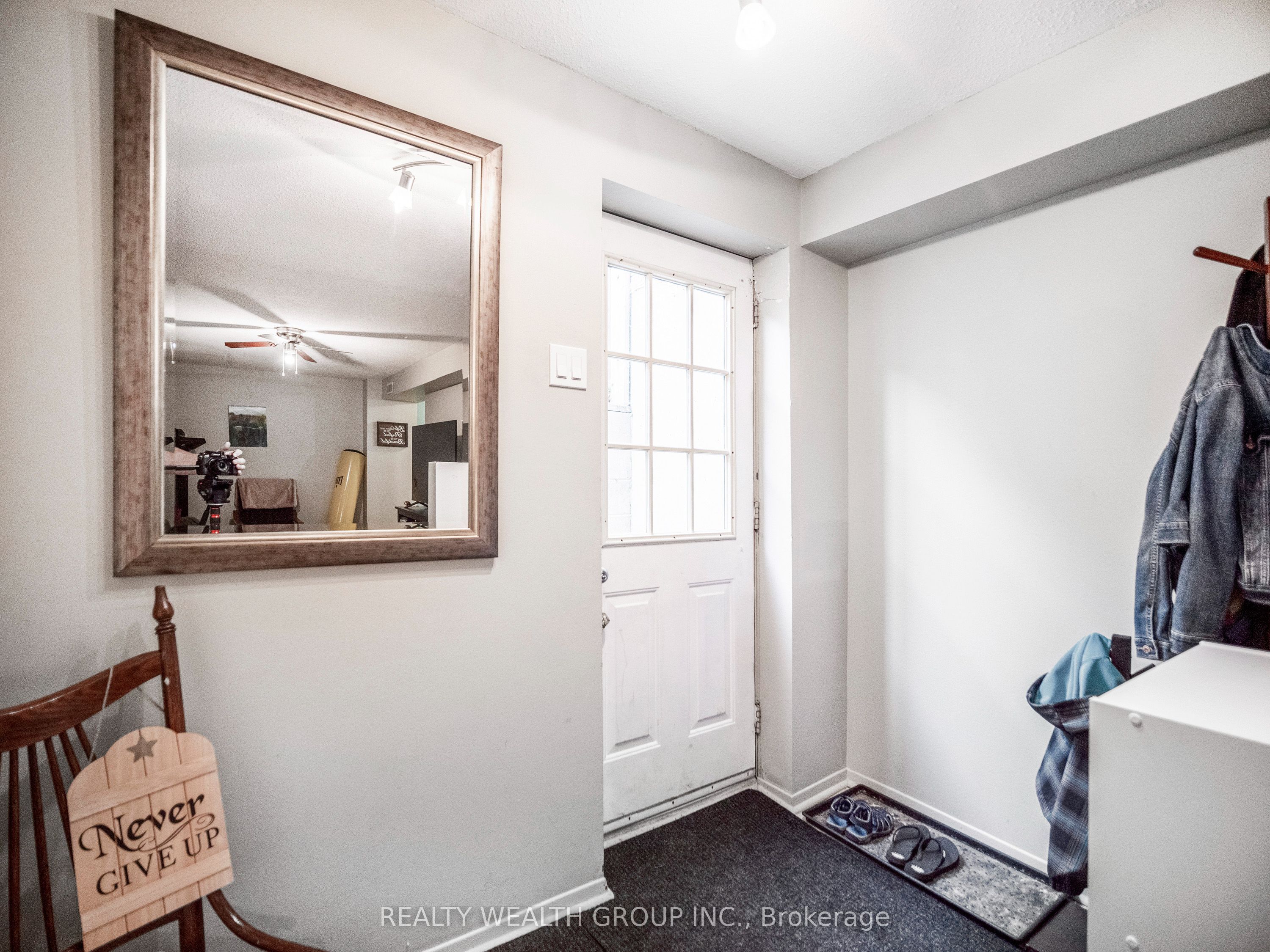 Unit Bsmnt - 201 Biscayne Boulevard, Georgina 4