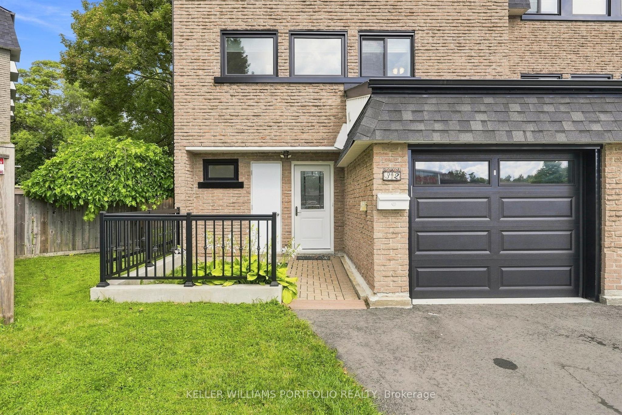 32 Henderson Drive, Aurora 4