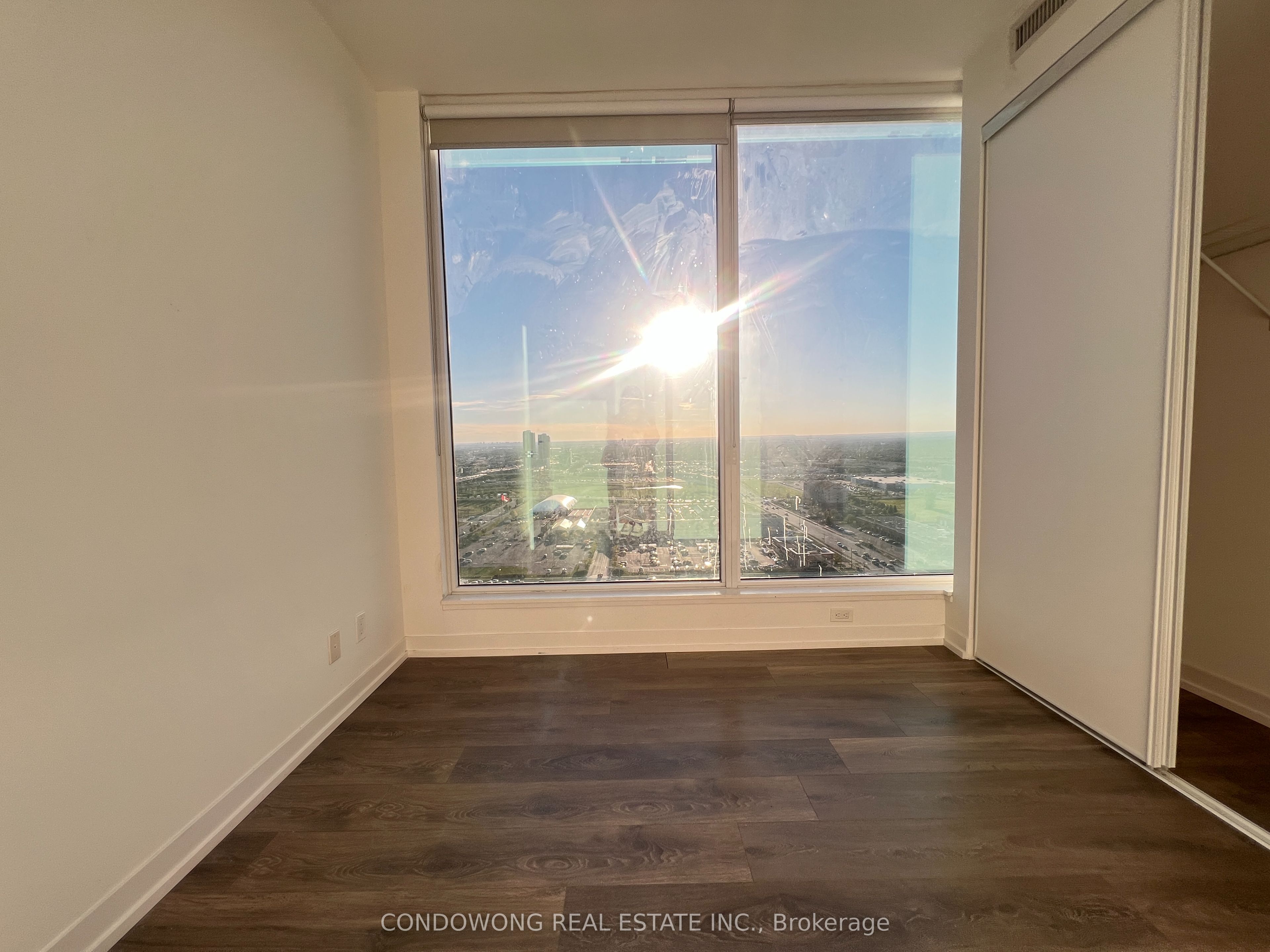 Unit 2610 - 5 Buttermill Avenue, Vaughan 4