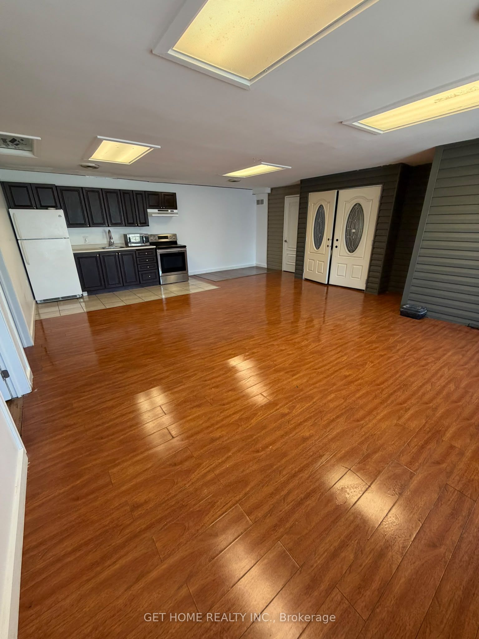 Unit Main - 358 The Queensway S, Georgina 2