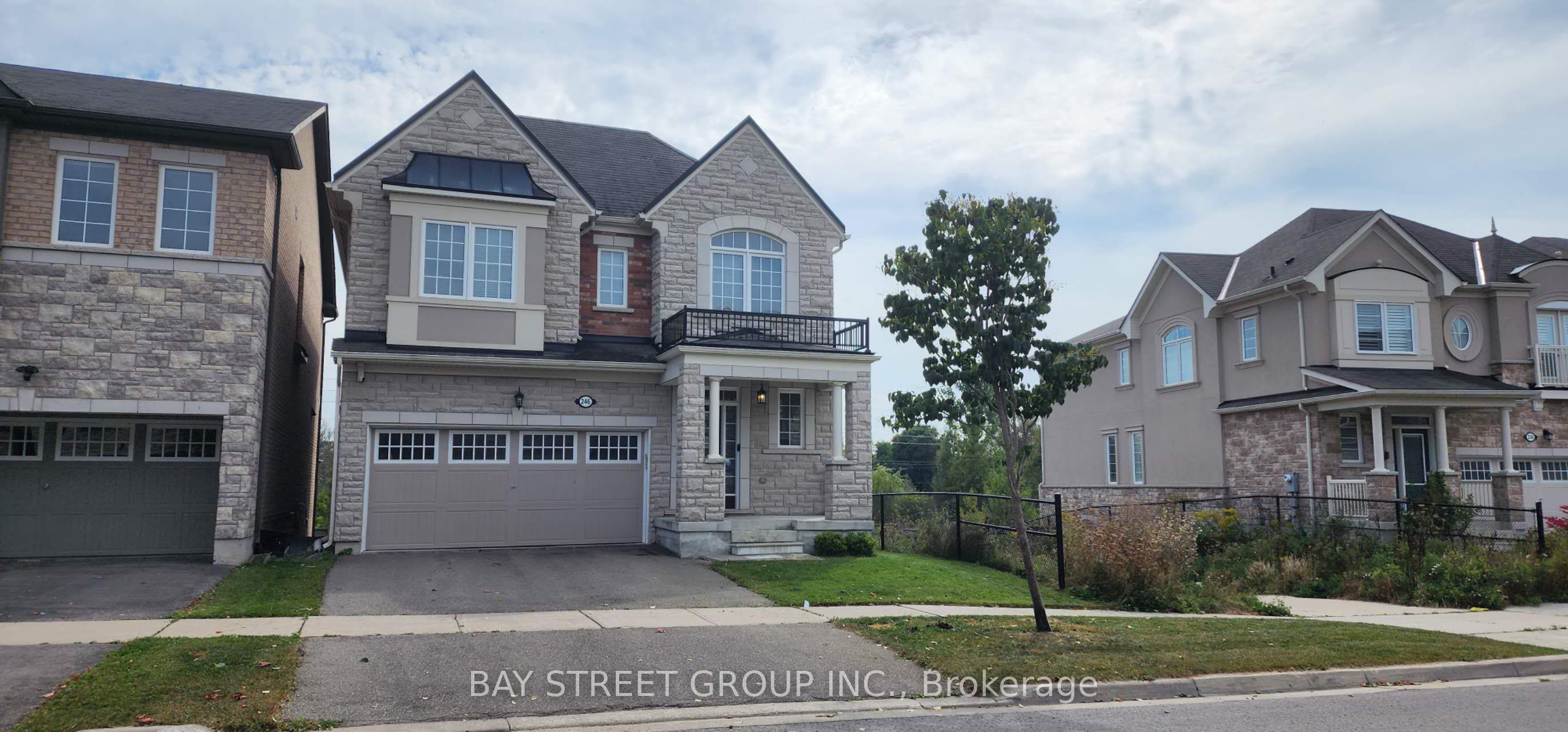 246 Degraaf Crescent, Aurora 2