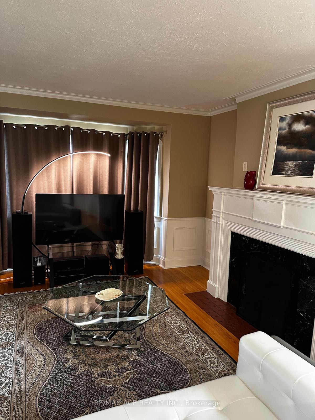 Unit Main - 664 Gorham Street, Newmarket 4
