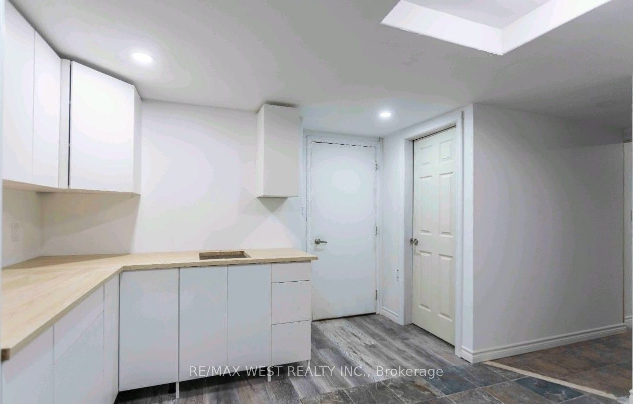 Unit Basement - 2 Kidd Crescent, New Tecumseth 4