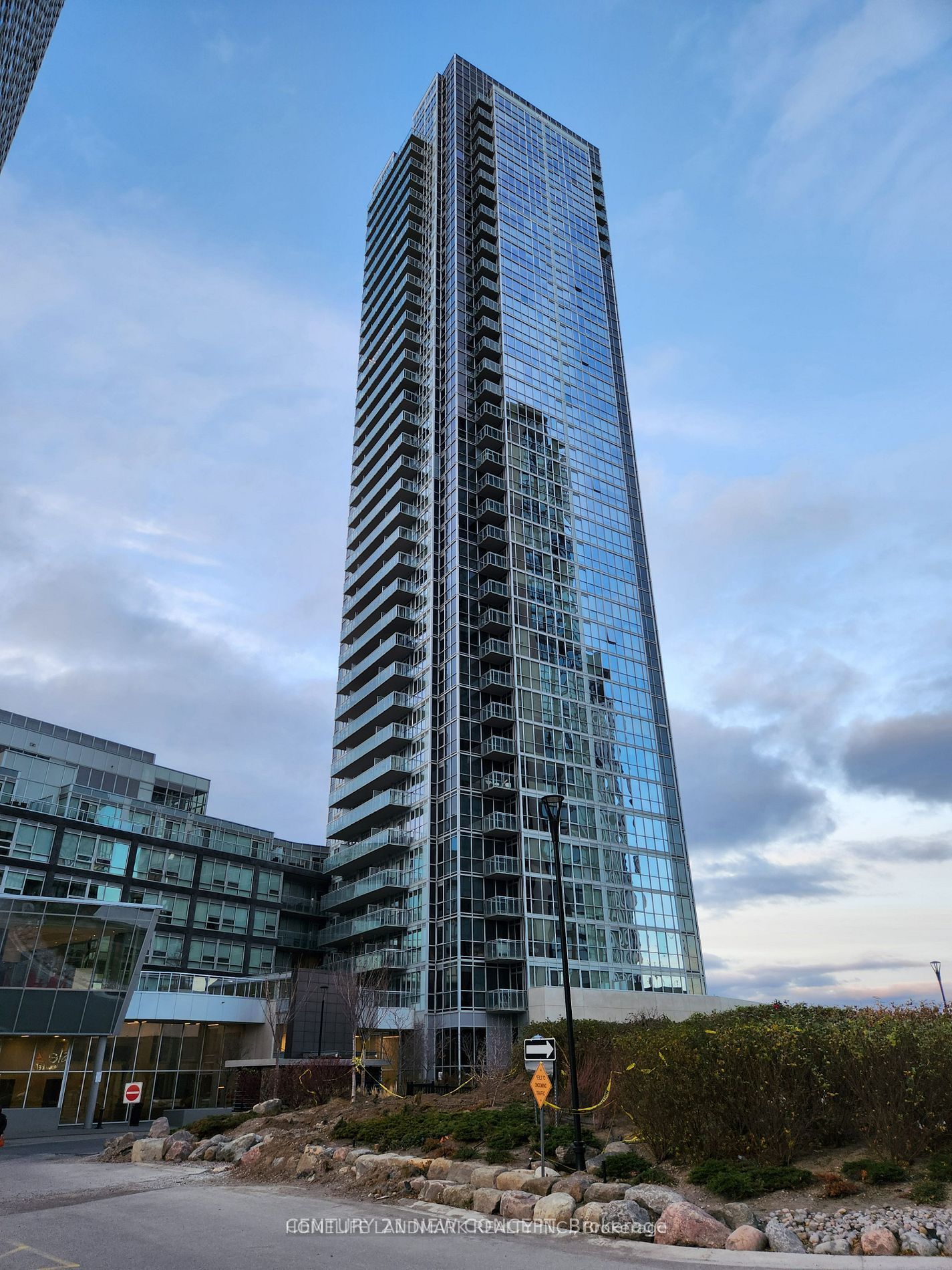 Unit 2809 - 2908 Hwy 7, Vaughan 2