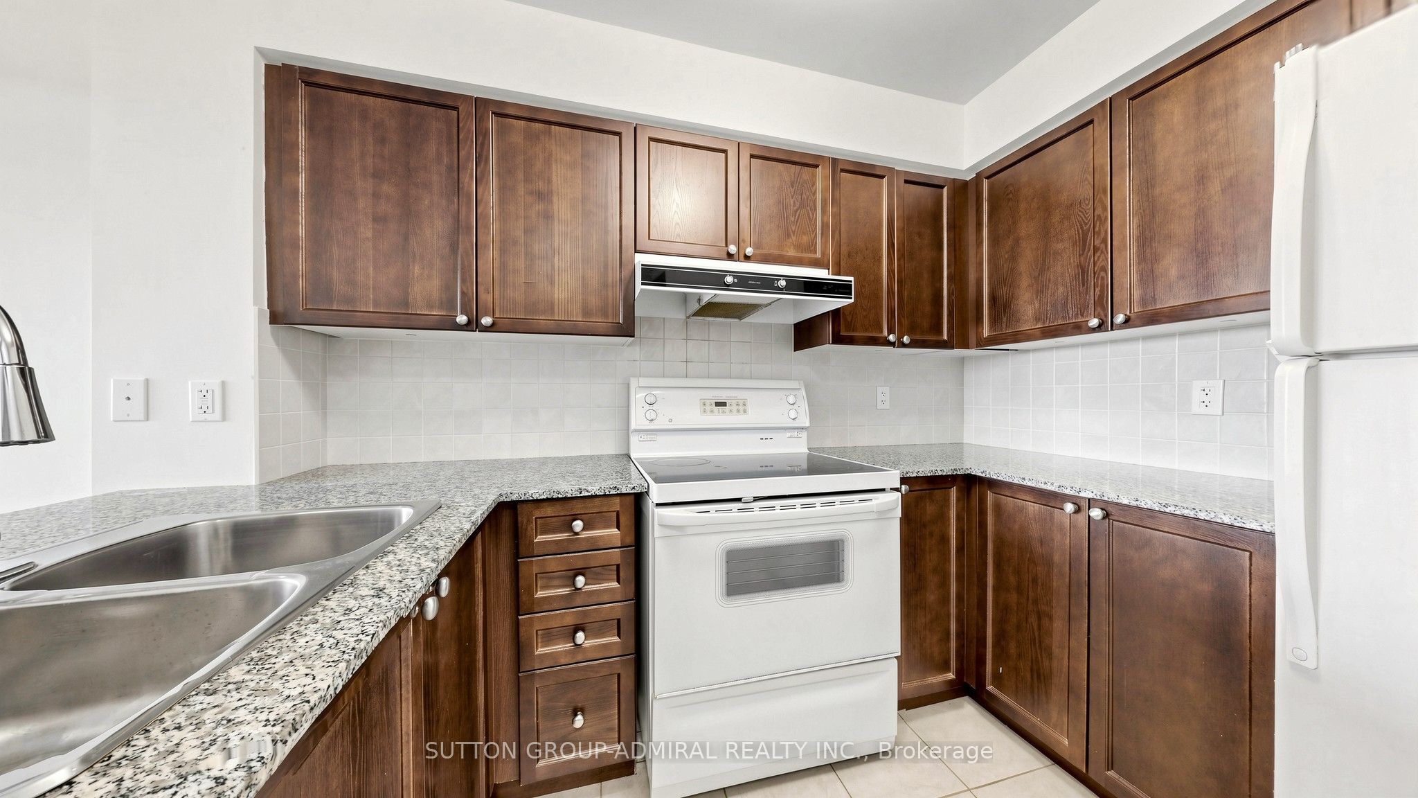 Unit 806 - 7 North Park Road, Vaughan 5