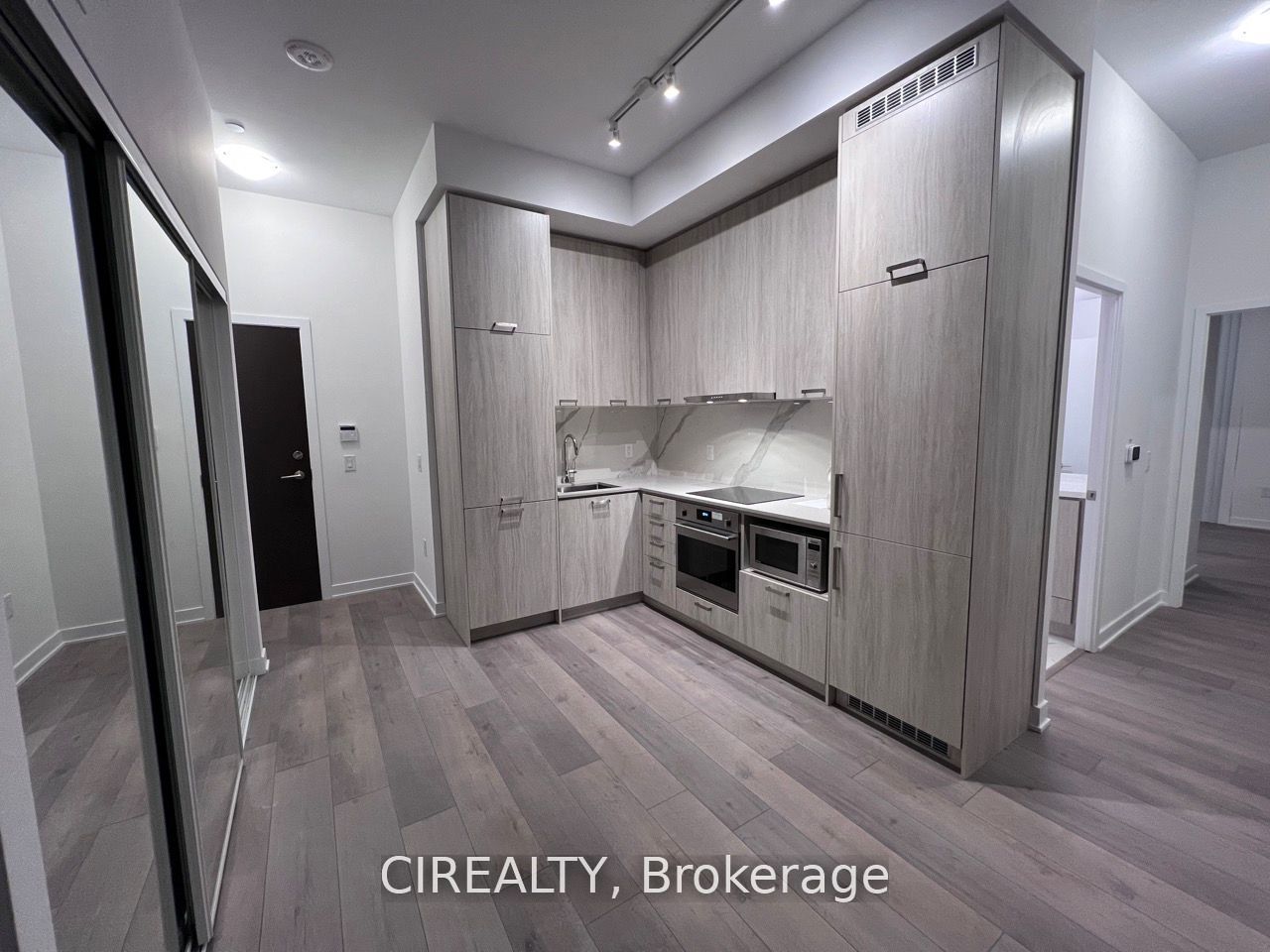 Unit 210 - 38 Honeycrisp Crescent, Vaughan 2
