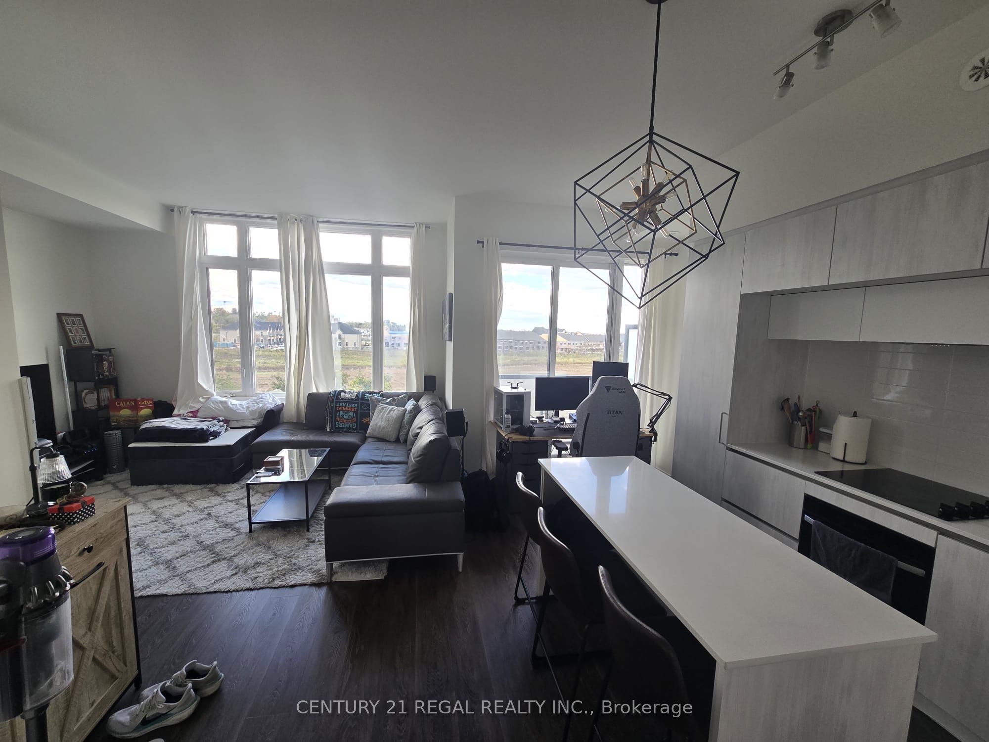 Unit 811 - 3 Steckley House Lane, Richmond Hill 2