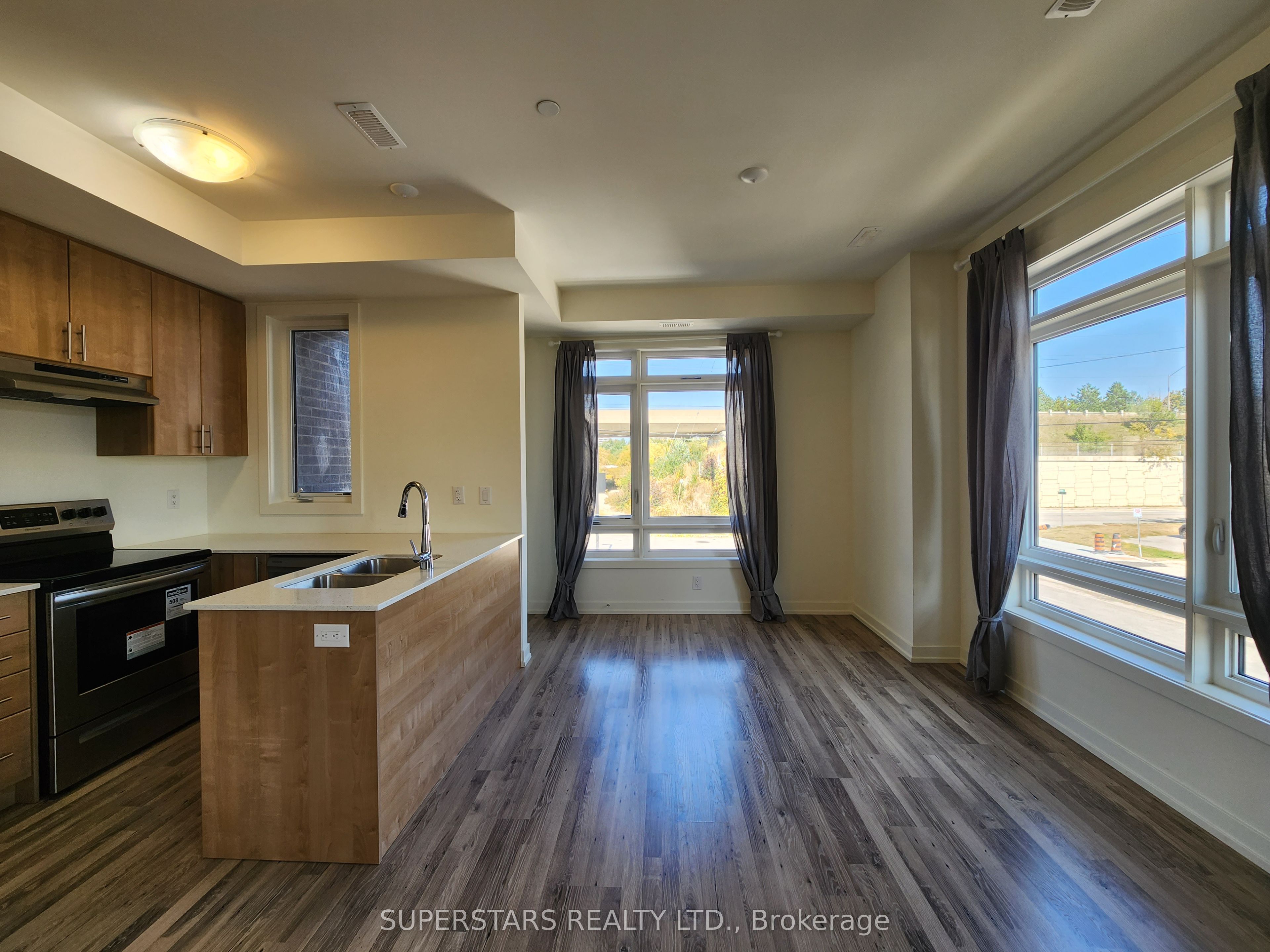Unit 37 - 370 Red Maple Road, Richmond Hill 3